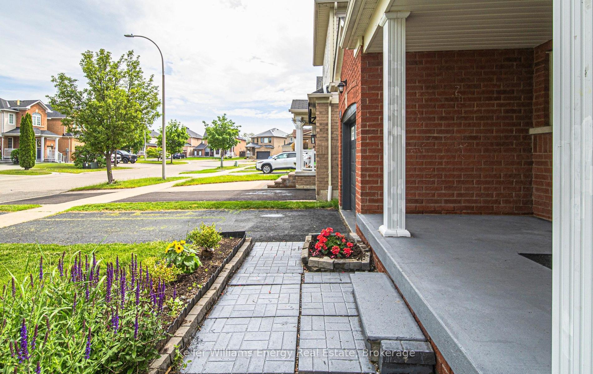 Photo 4 of 37 Harkness Drive, Whitby, Rolling Acres — HOMEH