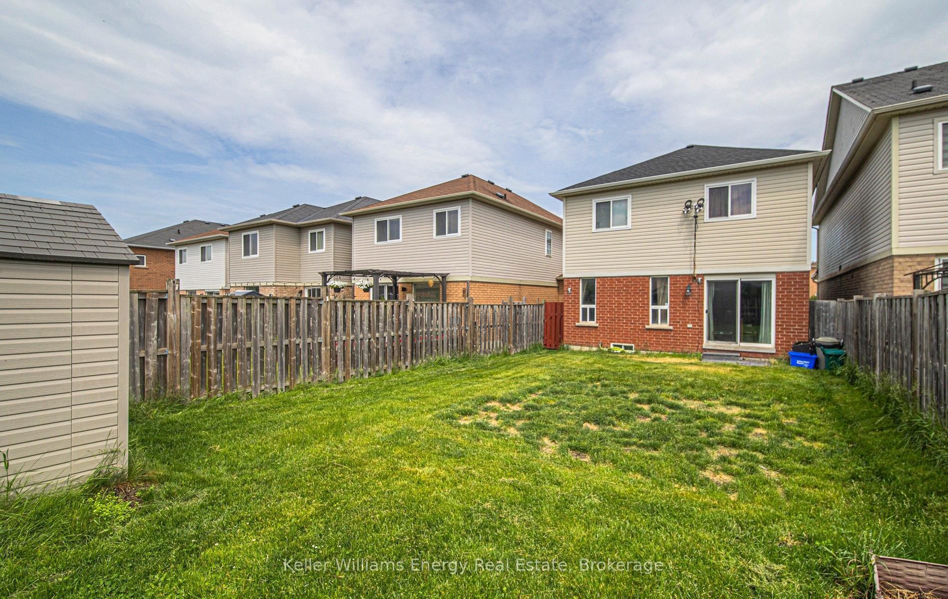 Photo 7 of 37 Harkness Drive, Whitby, Rolling Acres — HOMEH
