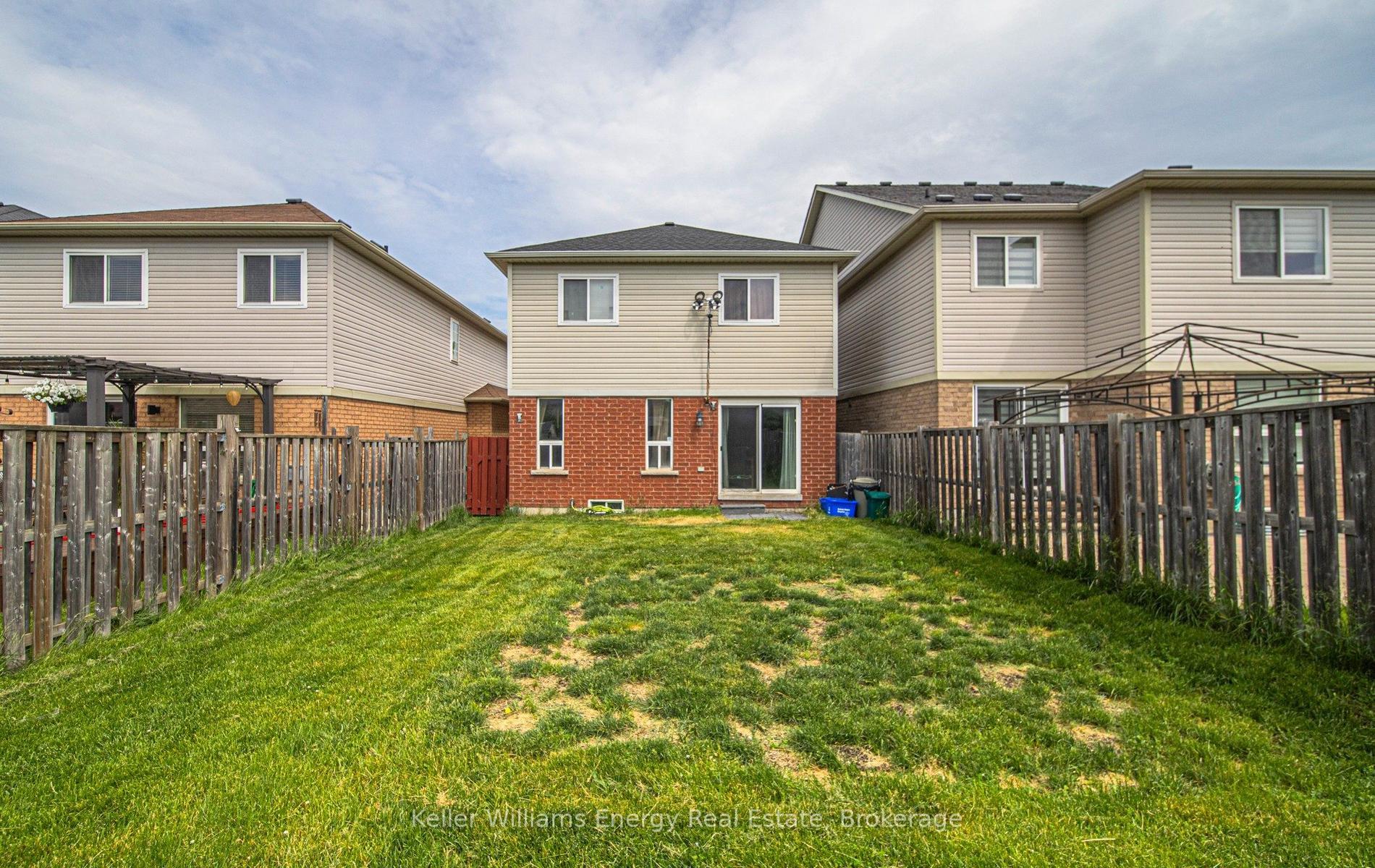 Photo 8 of 37 Harkness Drive, Whitby, Rolling Acres — HOMEH
