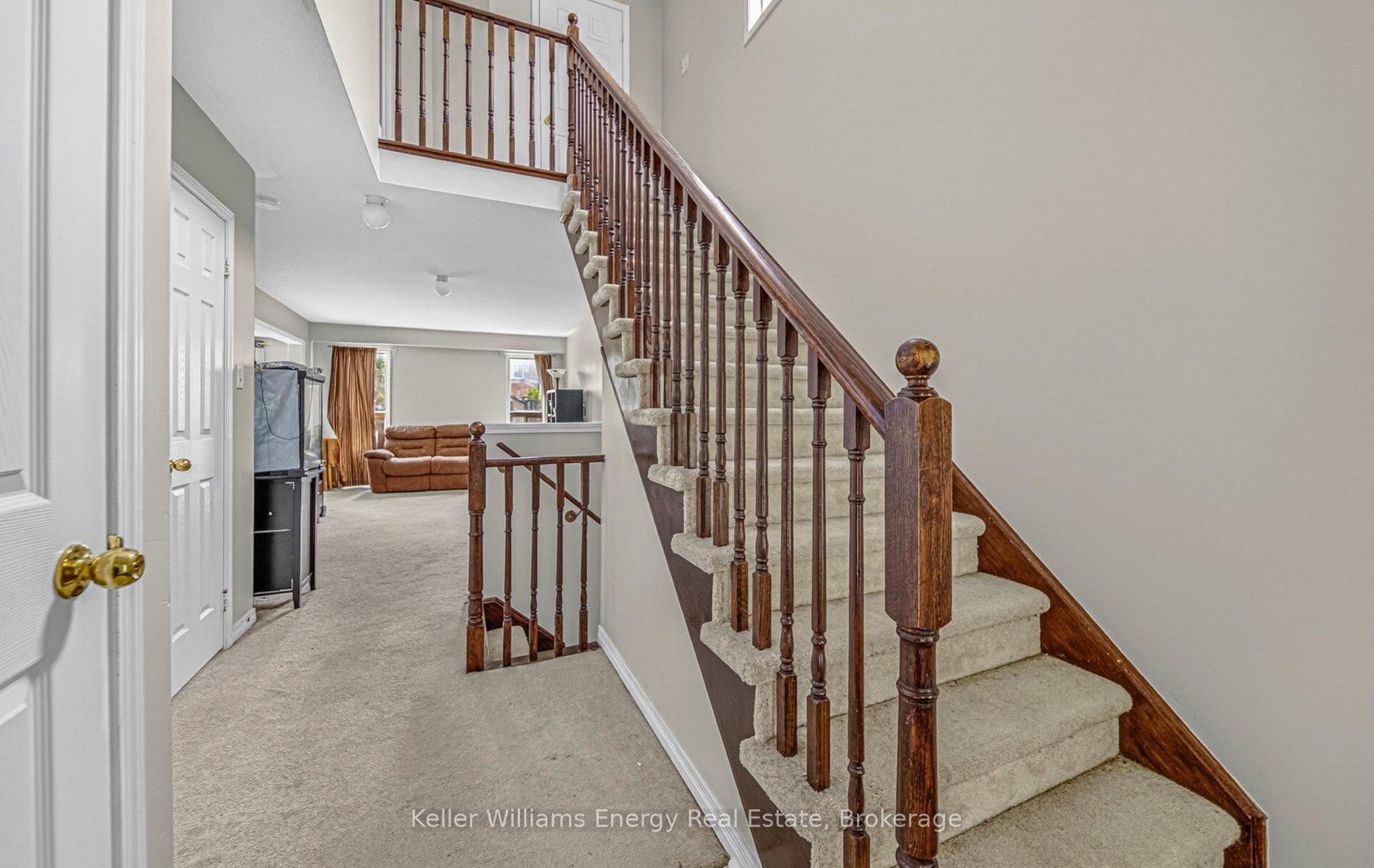 Photo 10 of 37 Harkness Drive, Whitby, Rolling Acres — HOMEH