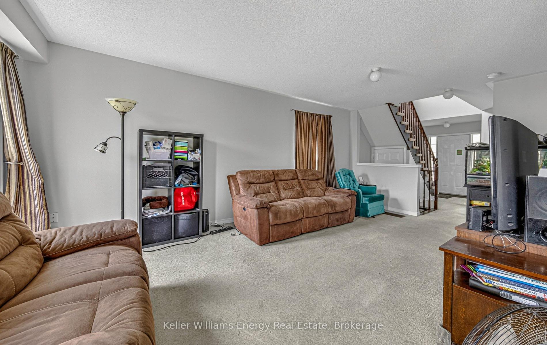 Photo 13 of 37 Harkness Drive, Whitby, Rolling Acres — HOMEH