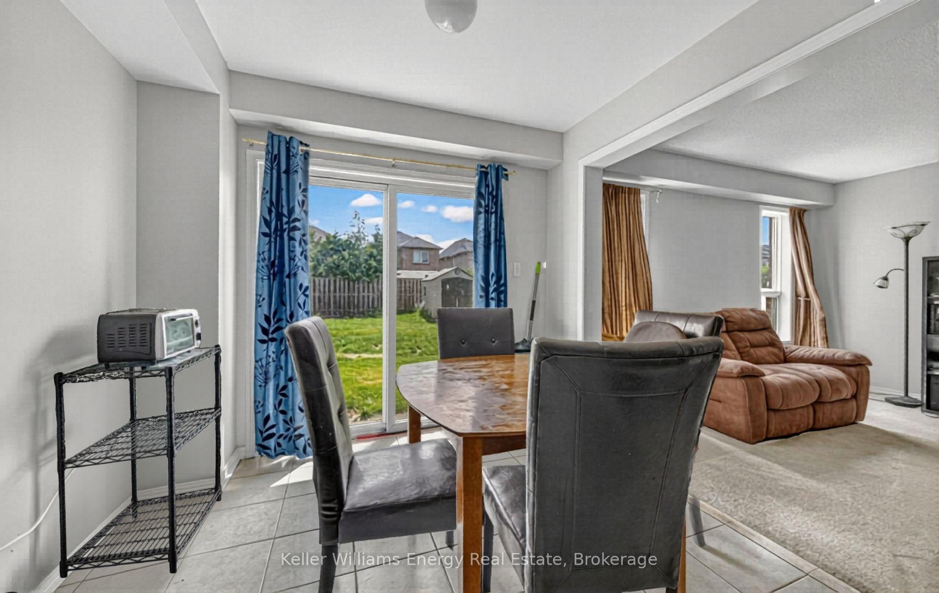 Photo 16 of 37 Harkness Drive, Whitby, Rolling Acres — HOMEH