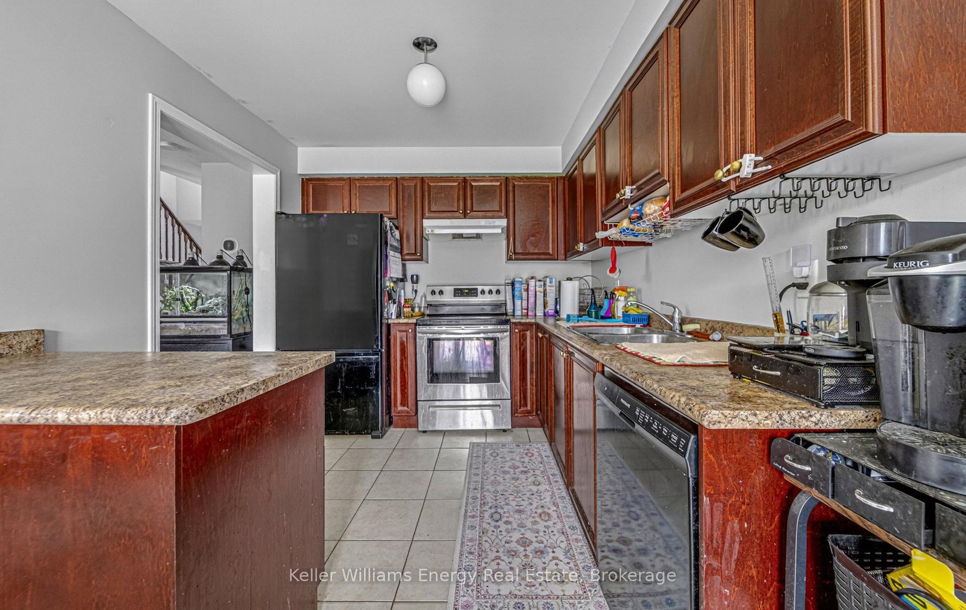 Photo 17 of 37 Harkness Drive, Whitby, Rolling Acres — HOMEH