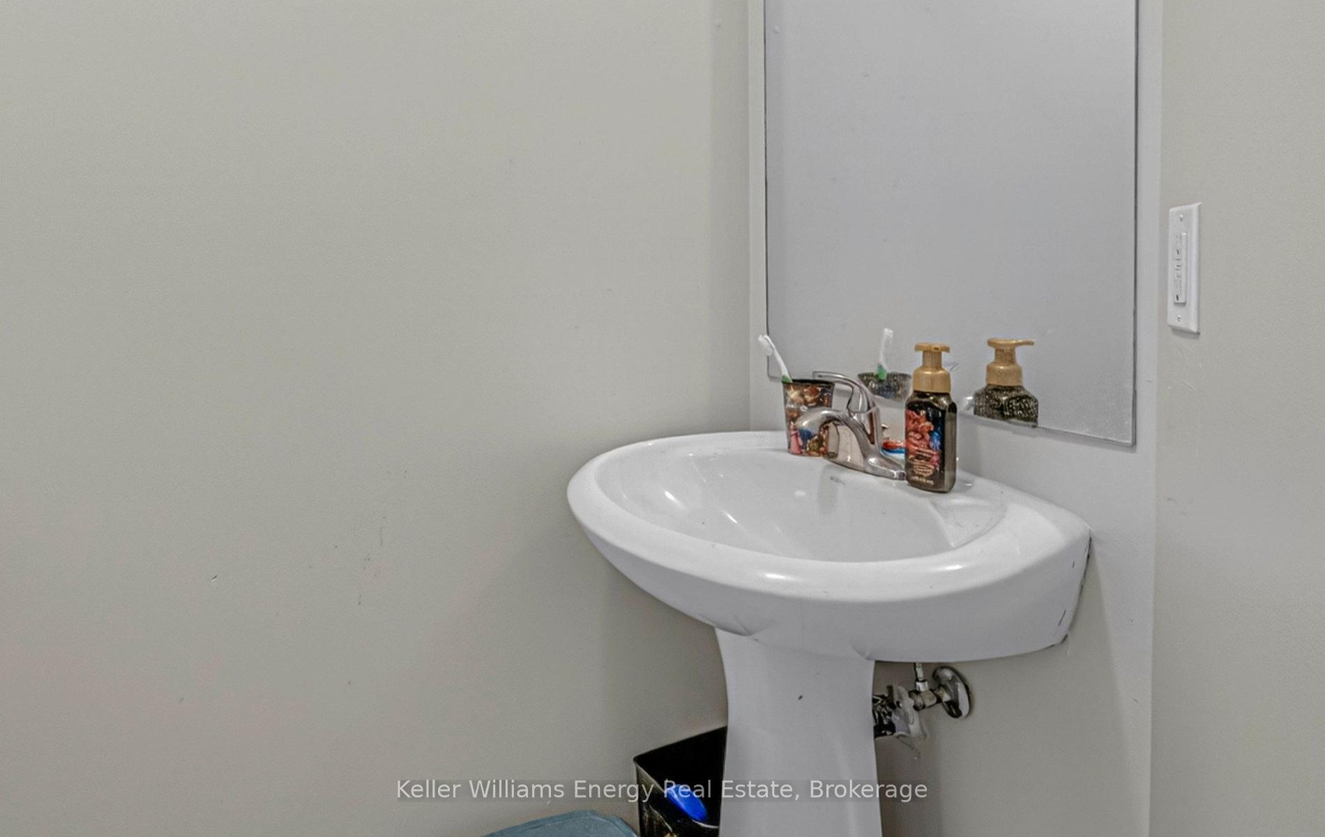 Photo 19 of 37 Harkness Drive, Whitby, Rolling Acres — HOMEH