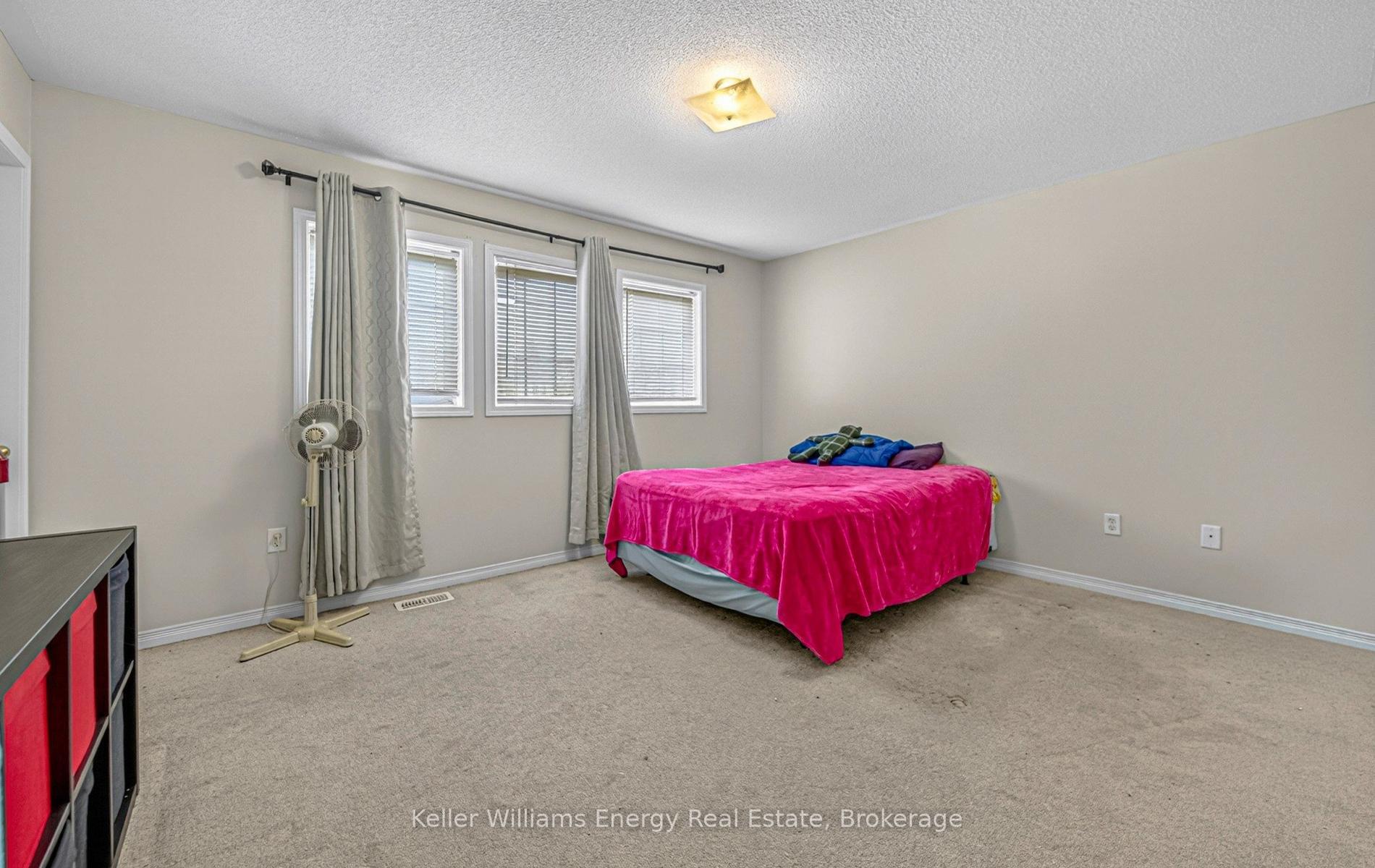 Photo 20 of 37 Harkness Drive, Whitby, Rolling Acres — HOMEH