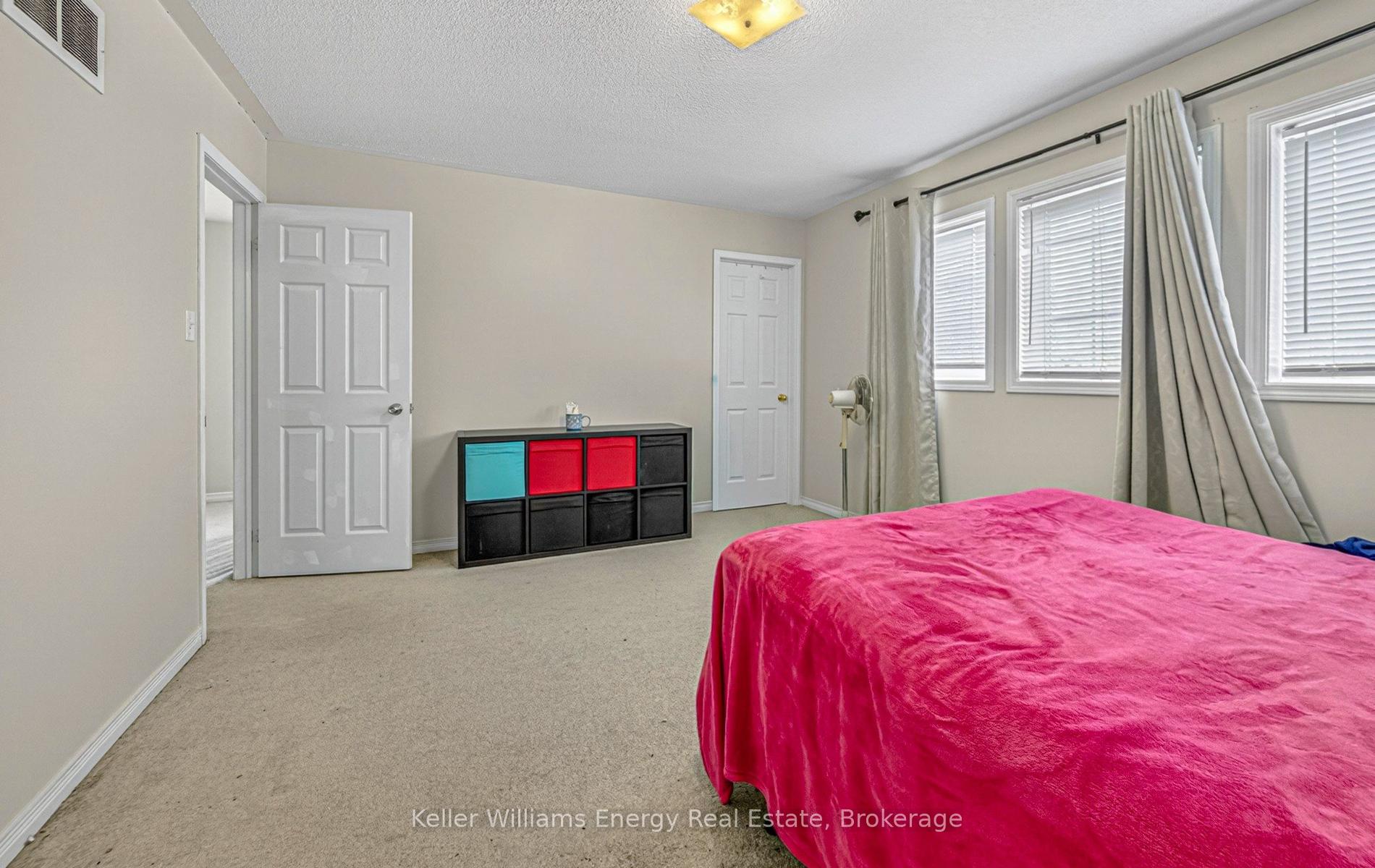 Photo 21 of 37 Harkness Drive, Whitby, Rolling Acres — HOMEH