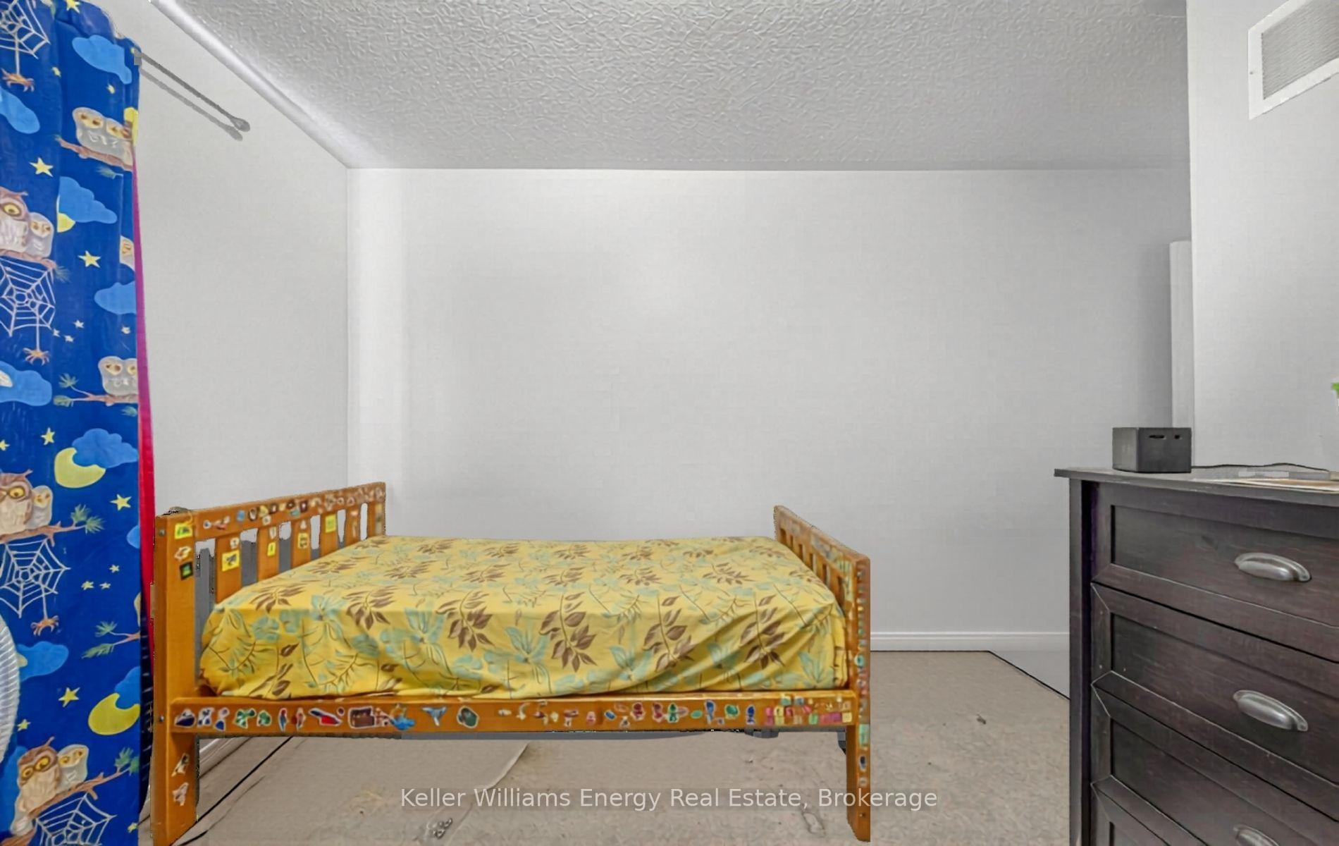 Photo 24 of 37 Harkness Drive, Whitby, Rolling Acres — HOMEH