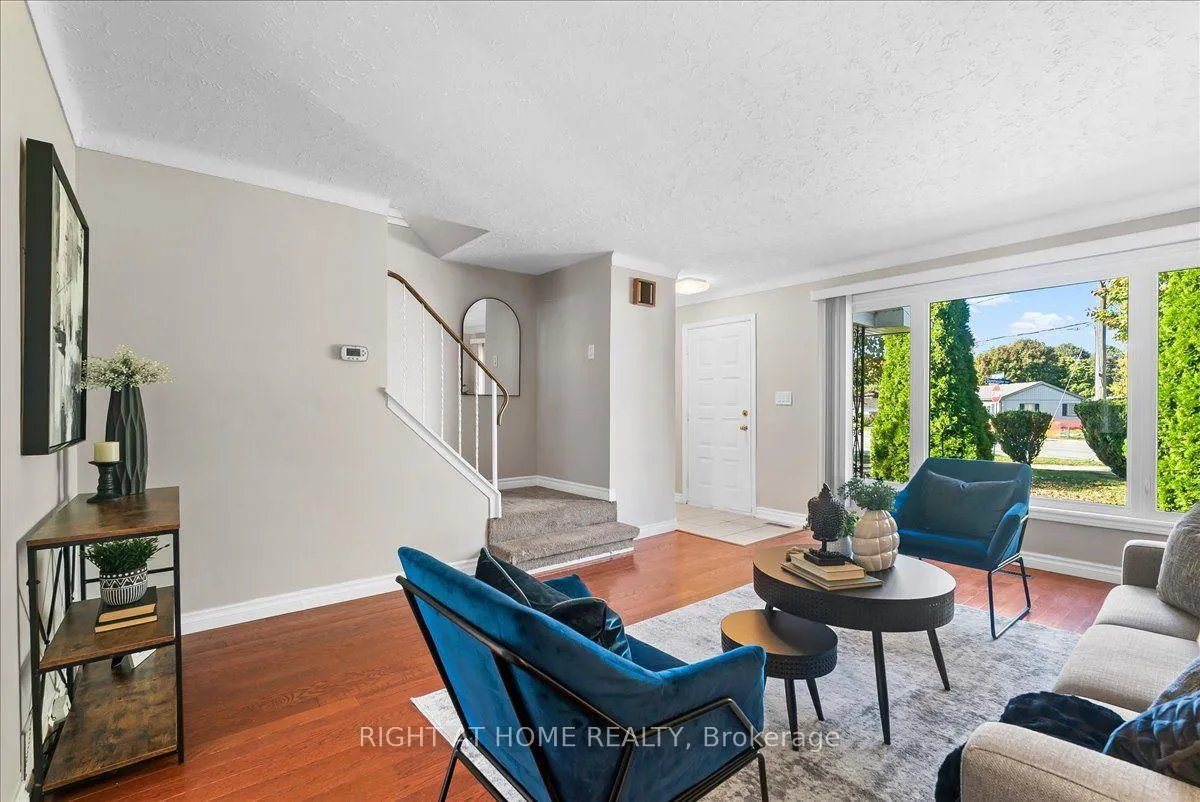Photo 2 of 620 Carlton Street, St. Catharines, Carlton/Bunting — HOMEH