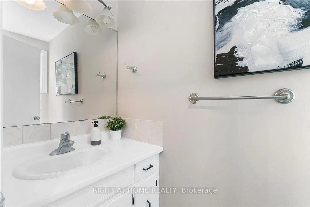 Photo 14 of 620 Carlton Street, St. Catharines, Carlton/Bunting — HOMEH