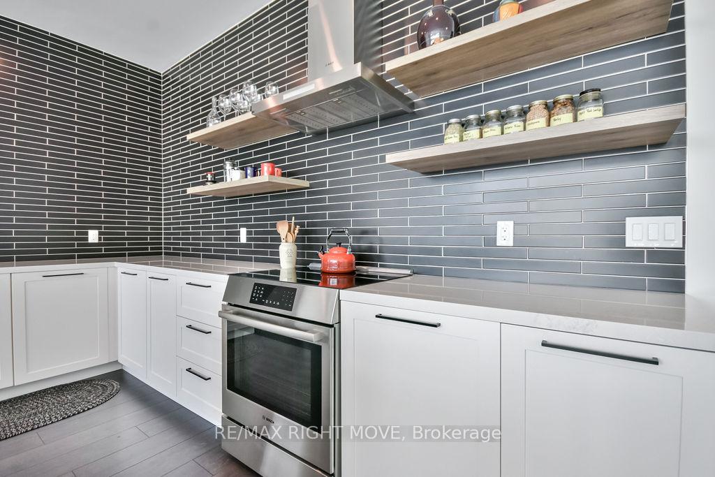 Photo 21 of Unit 403L, 21 Matchedash Street S, Orillia — HOMEH