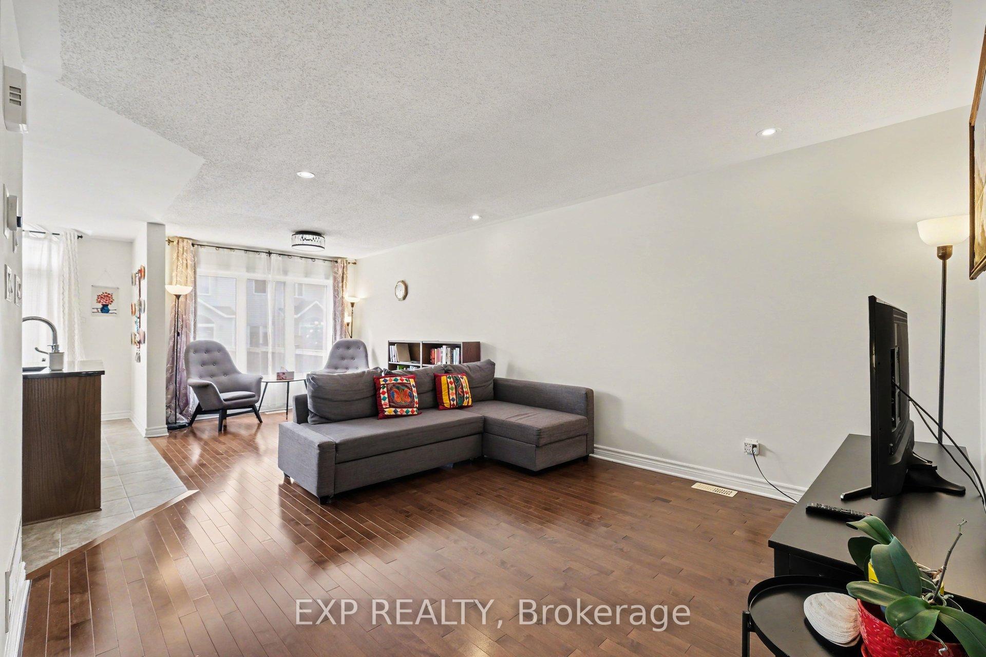 Photo 7 of 267 Garrity Crescent, Ottawa, Barrhaven - Strandherd — HOMEH
