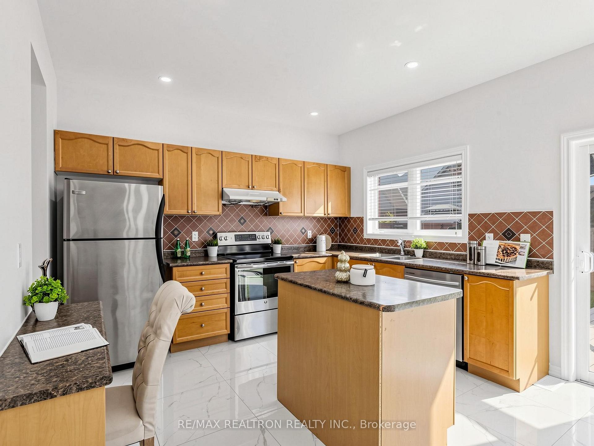 Photo 14 of 38 Sisson Lane, Clarington, Newcastle — HOMEH
