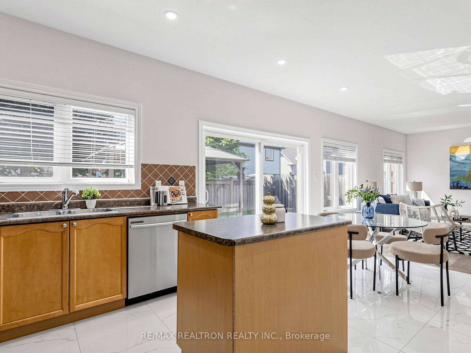 Photo 17 of 38 Sisson Lane, Clarington, Newcastle — HOMEH
