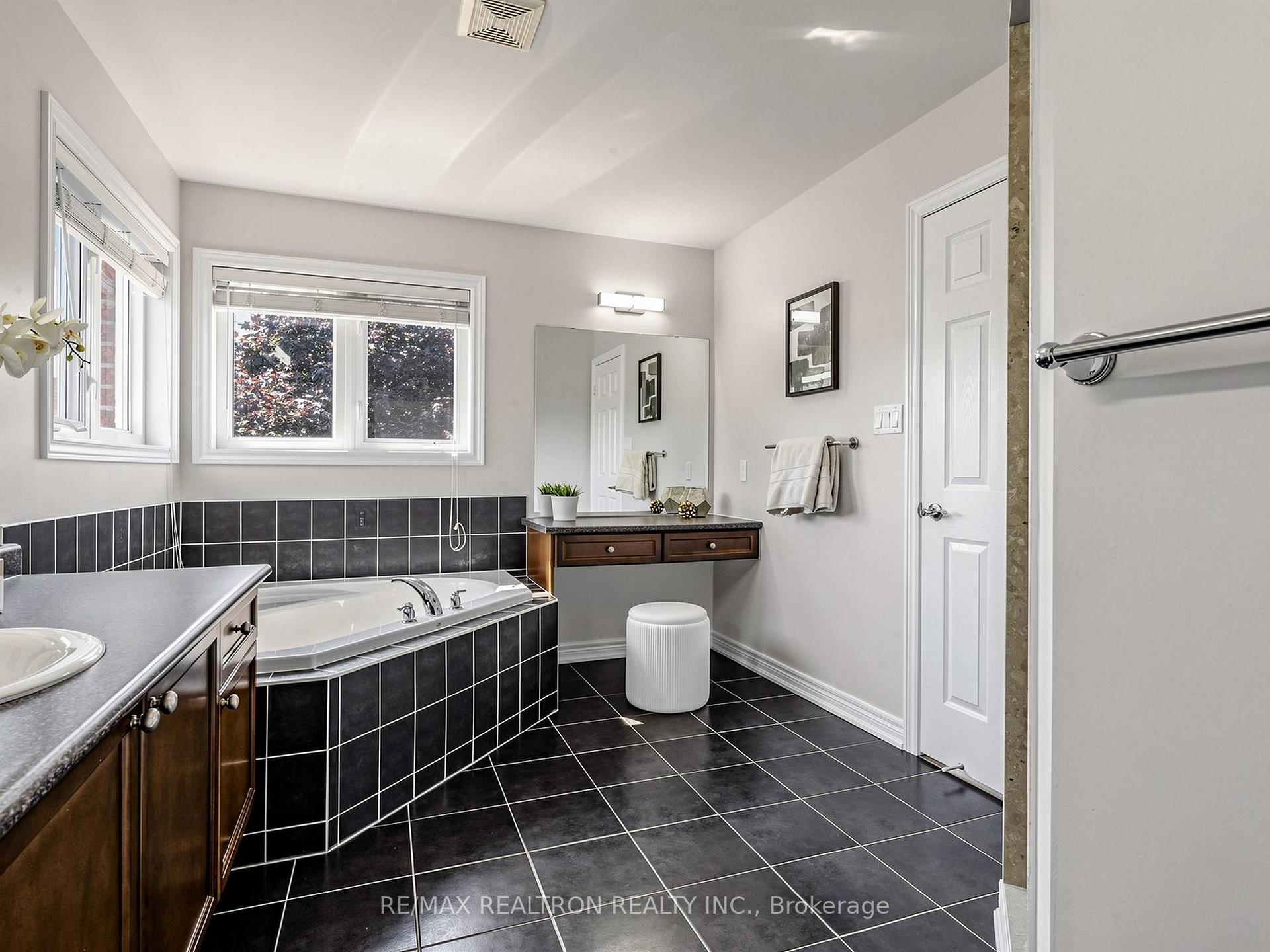 Photo 26 of 38 Sisson Lane, Clarington, Newcastle — HOMEH