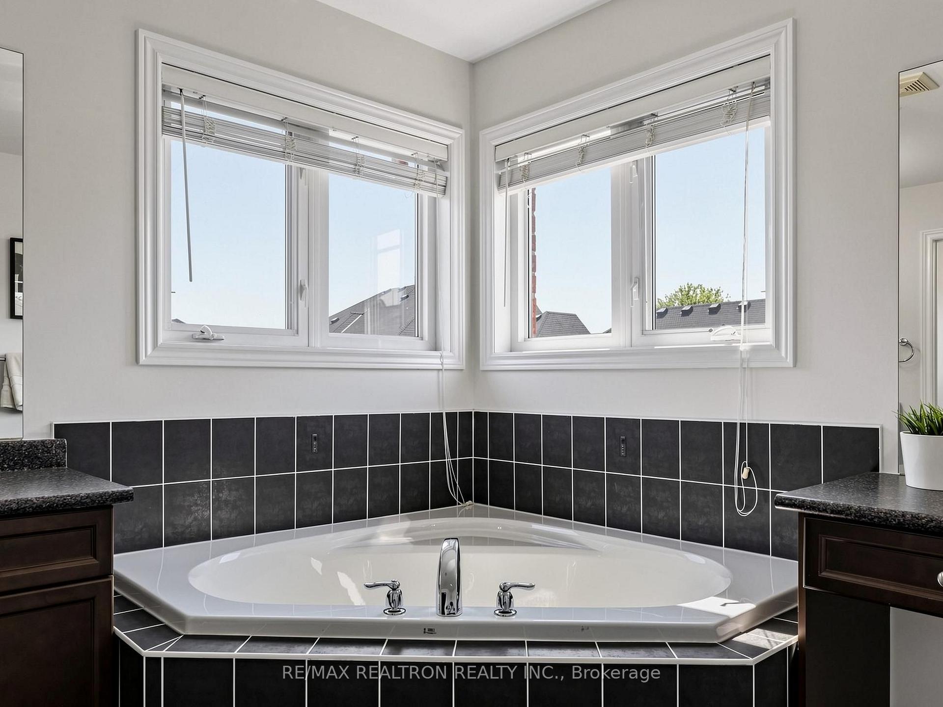Photo 27 of 38 Sisson Lane, Clarington, Newcastle — HOMEH