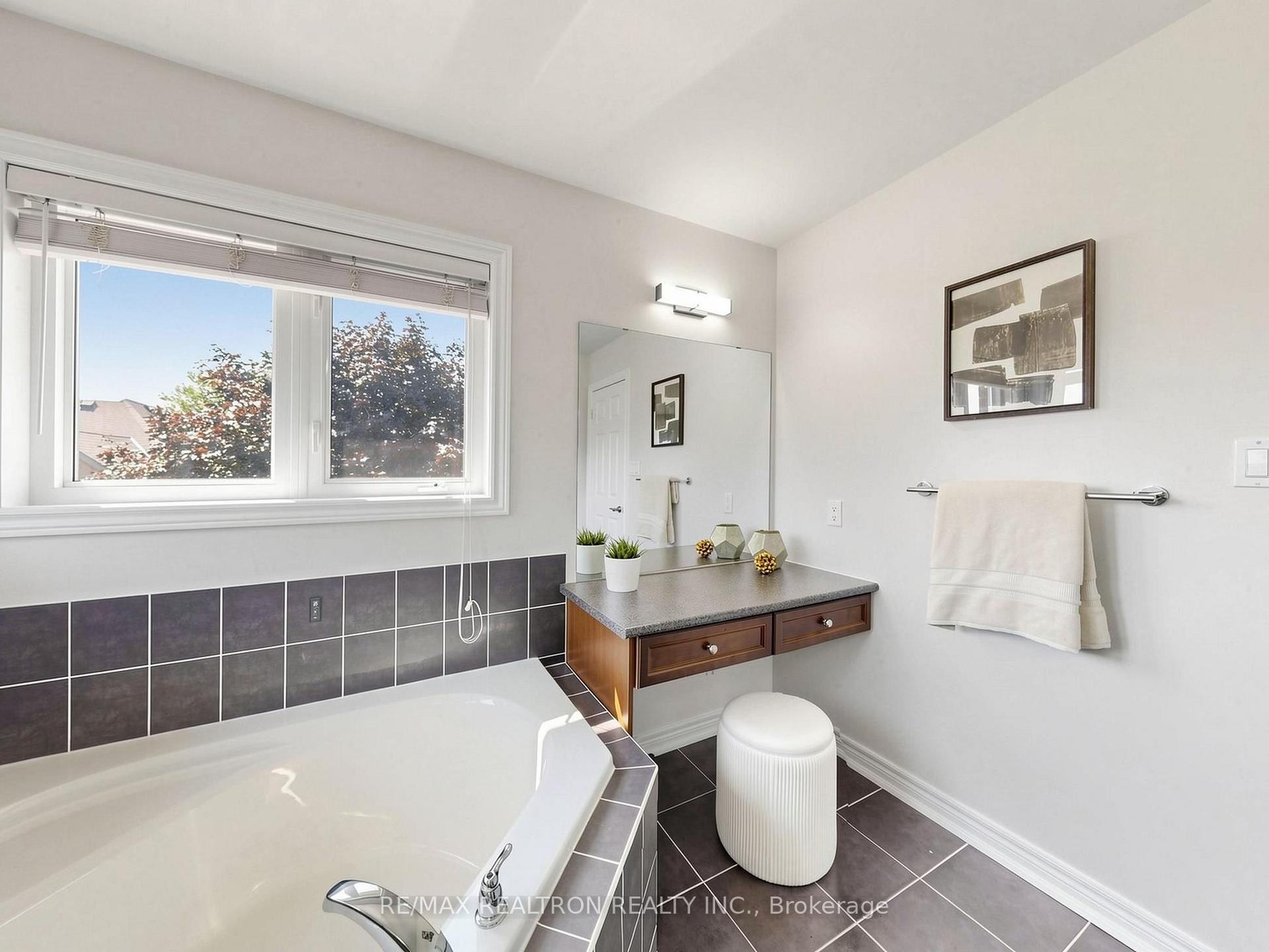 Photo 28 of 38 Sisson Lane, Clarington, Newcastle — HOMEH