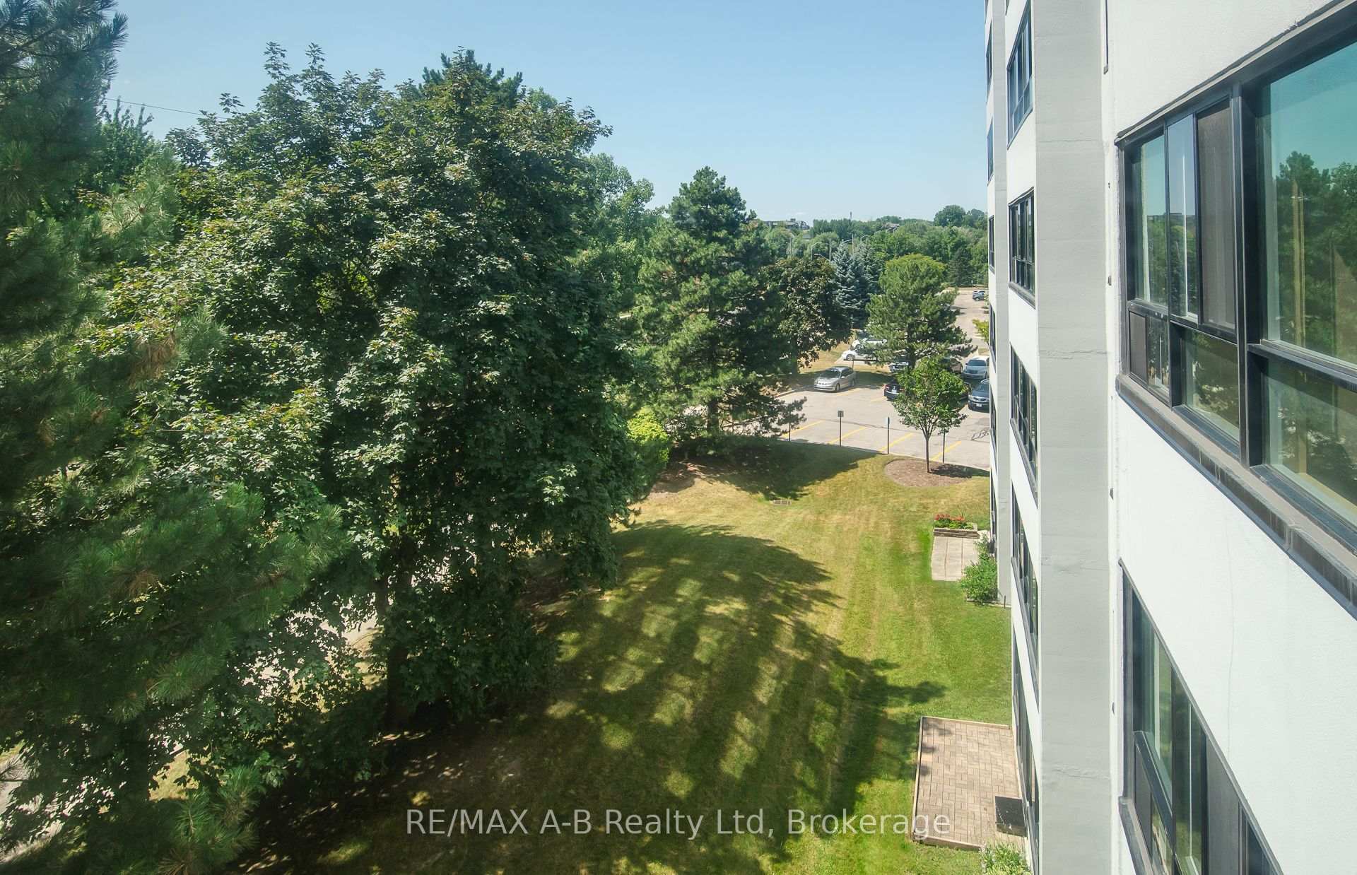 Photo 2 of Unit 407, 600 Grenfell Drive W, London, North C — HOMEH