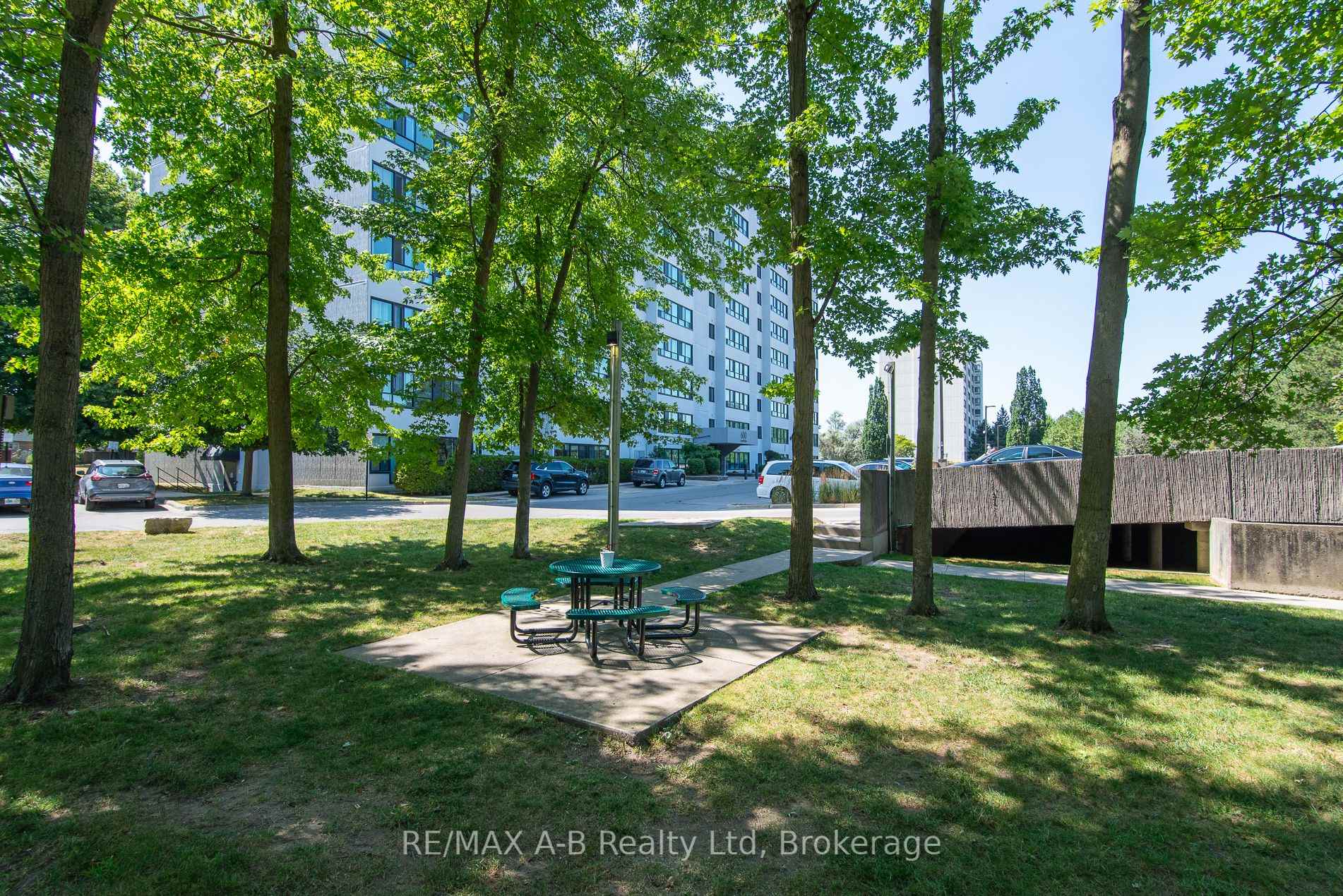 Photo 3 of Unit 407, 600 Grenfell Drive W, London, North C — HOMEH