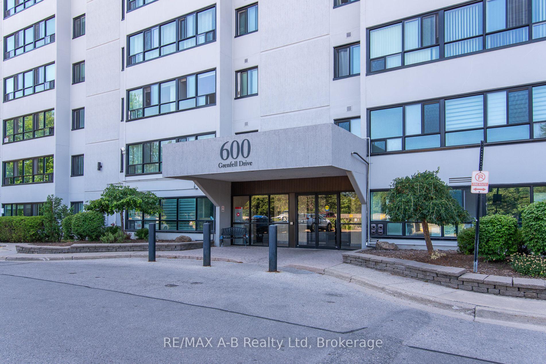 Photo 4 of Unit 407, 600 Grenfell Drive W, London, North C — HOMEH
