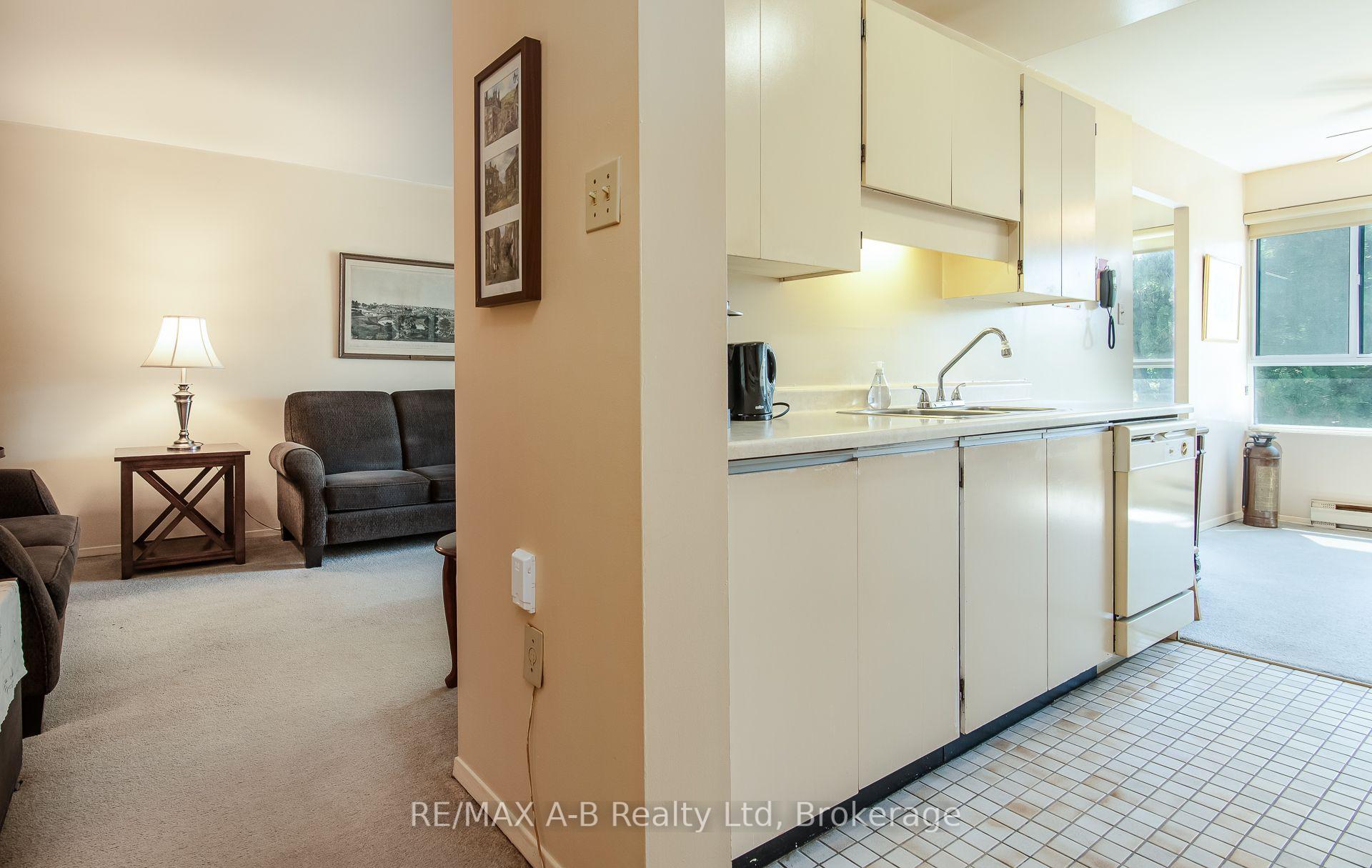 Photo 6 of Unit 407, 600 Grenfell Drive W, London, North C — HOMEH