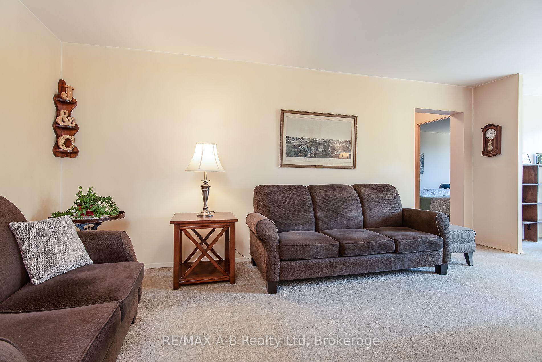 Photo 7 of Unit 407, 600 Grenfell Drive W, London, North C — HOMEH