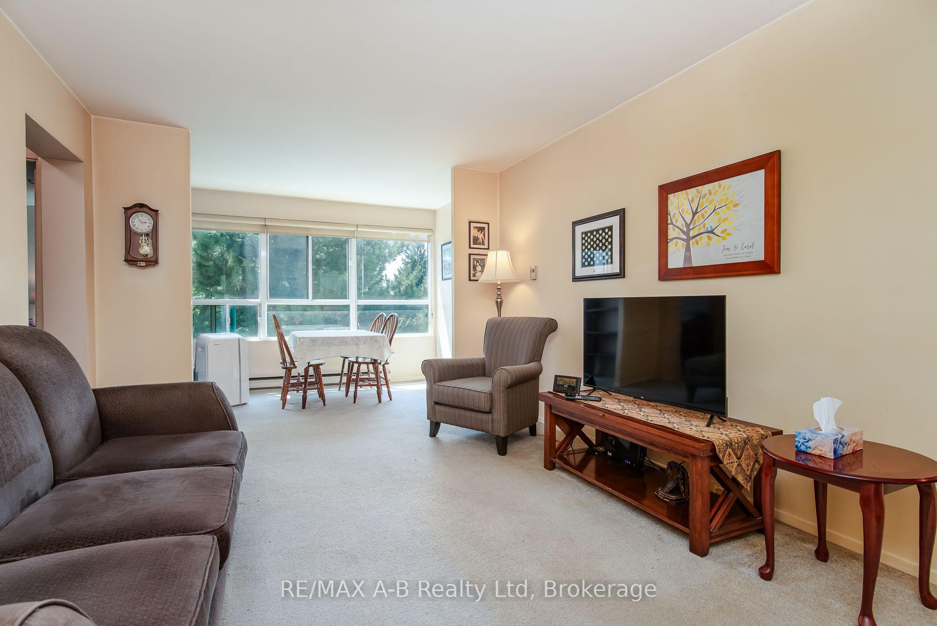 Photo 9 of Unit 407, 600 Grenfell Drive W, London, North C — HOMEH
