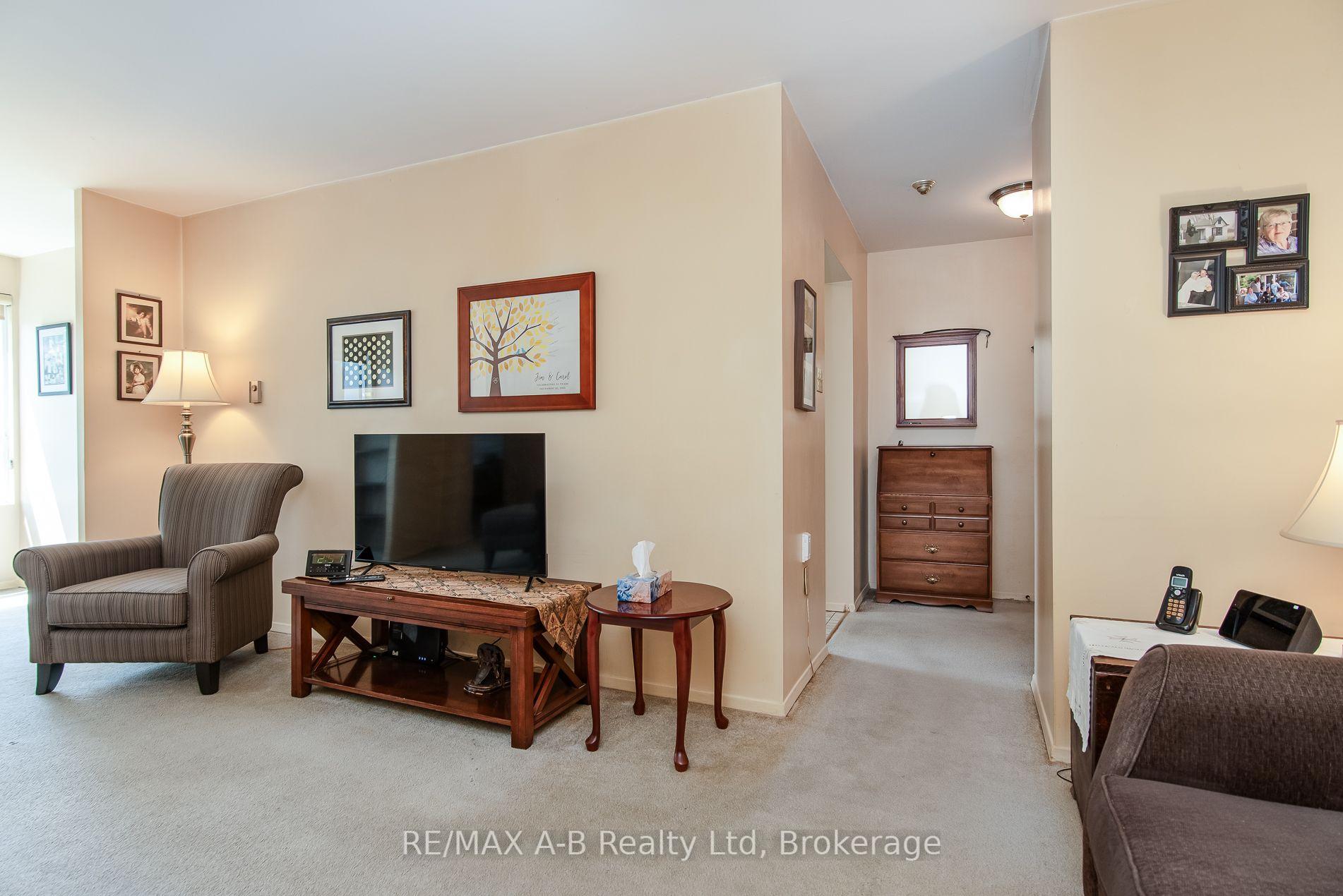 Photo 10 of Unit 407, 600 Grenfell Drive W, London, North C — HOMEH