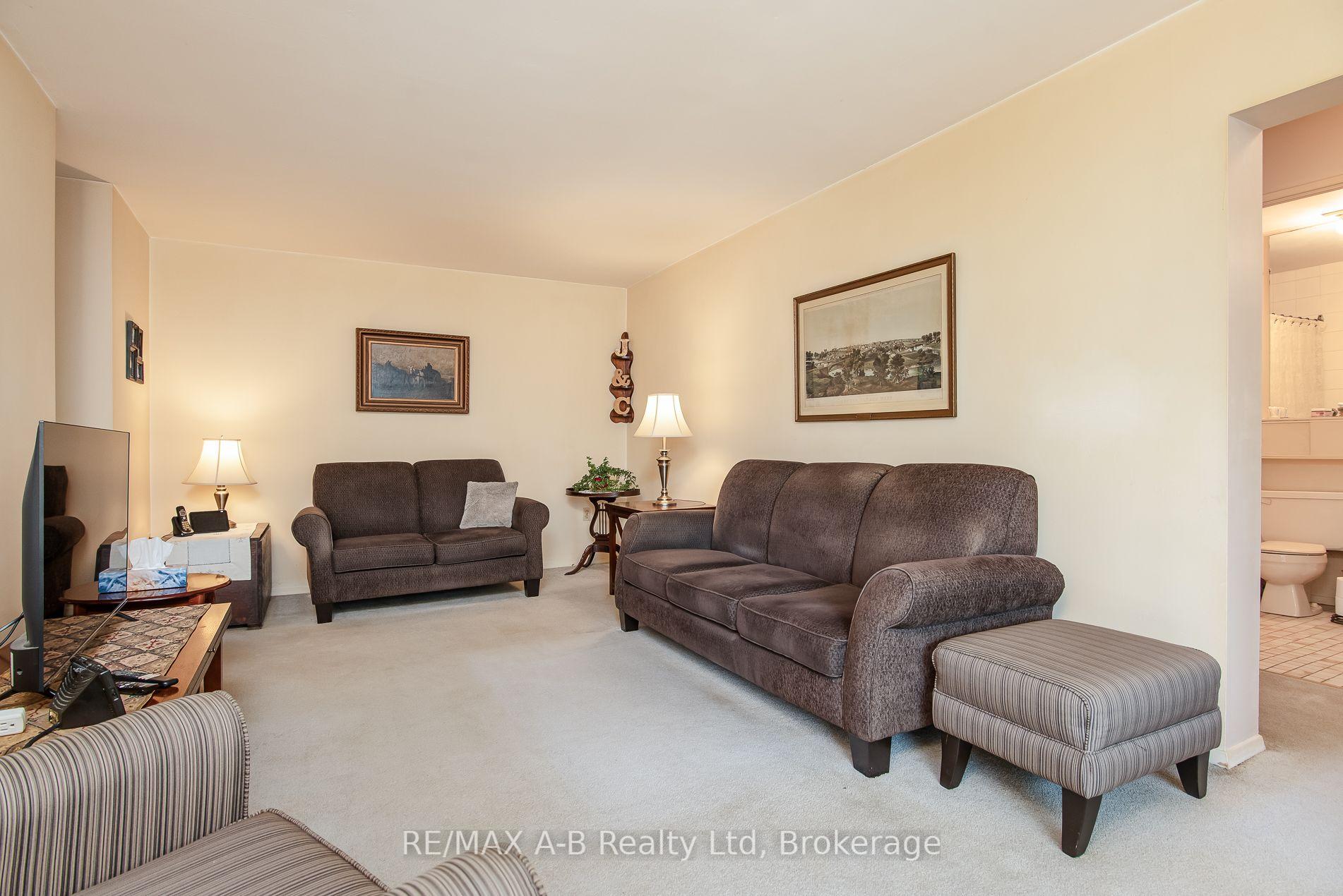 Photo 11 of Unit 407, 600 Grenfell Drive W, London, North C — HOMEH
