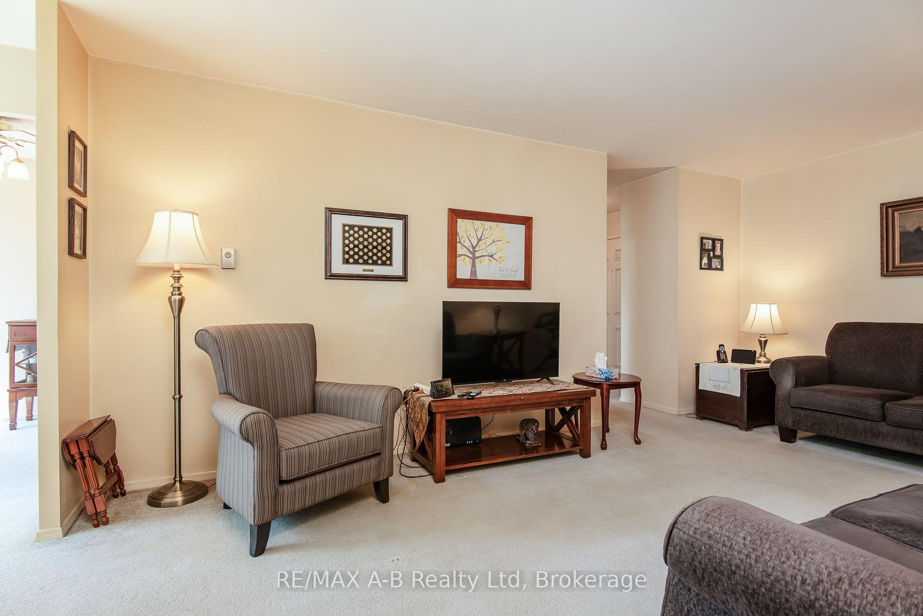 Photo 13 of Unit 407, 600 Grenfell Drive W, London, North C — HOMEH