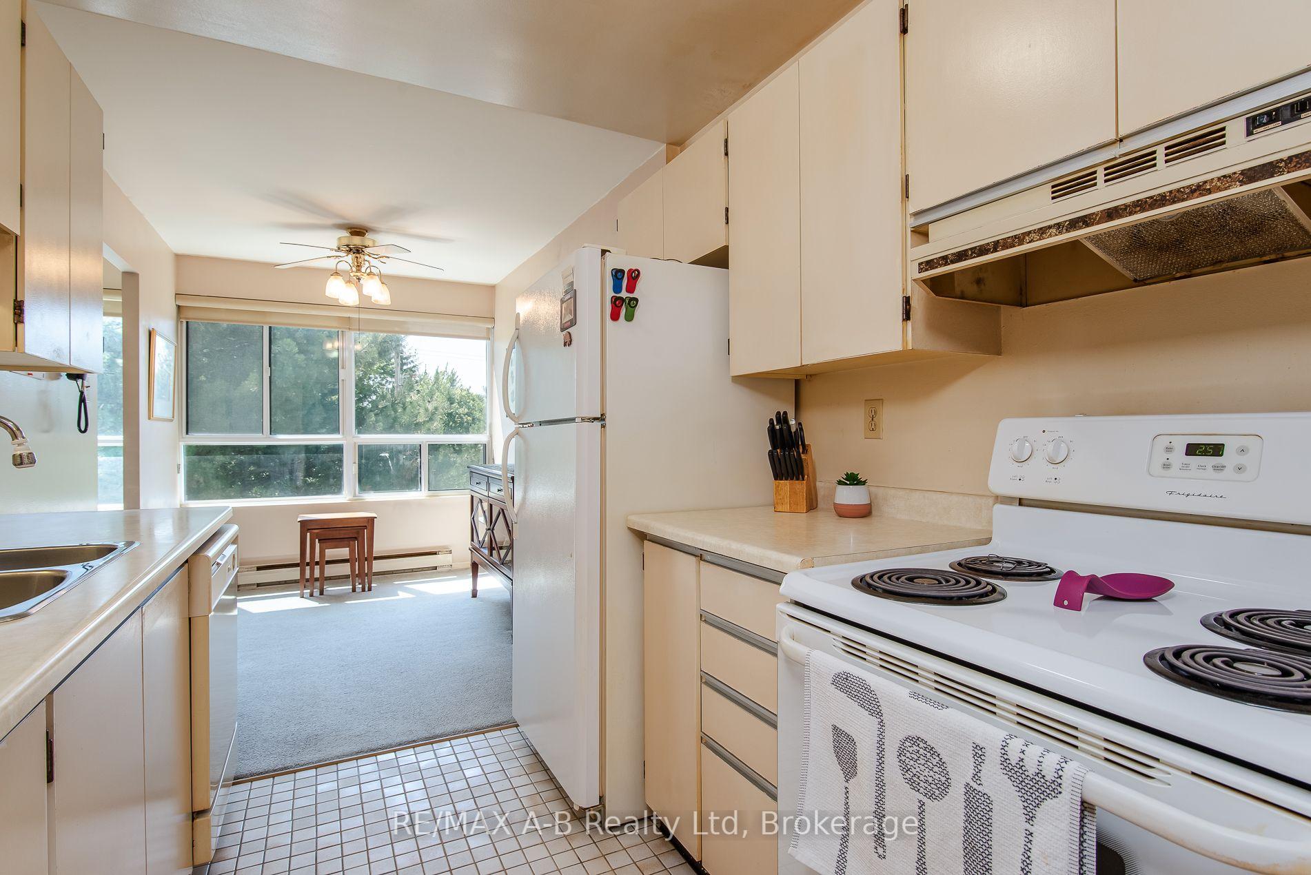 Photo 16 of Unit 407, 600 Grenfell Drive W, London, North C — HOMEH