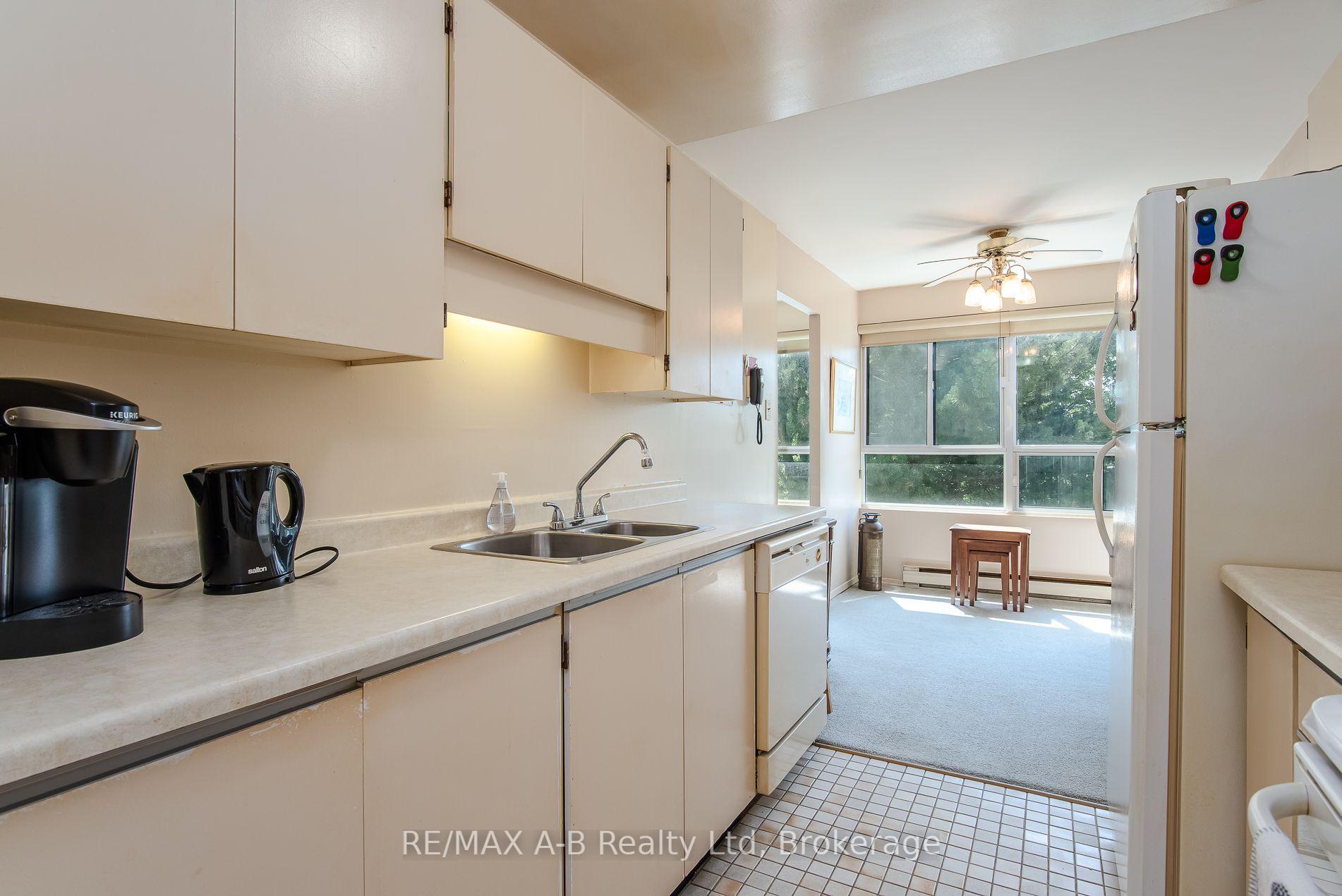 Photo 17 of Unit 407, 600 Grenfell Drive W, London, North C — HOMEH