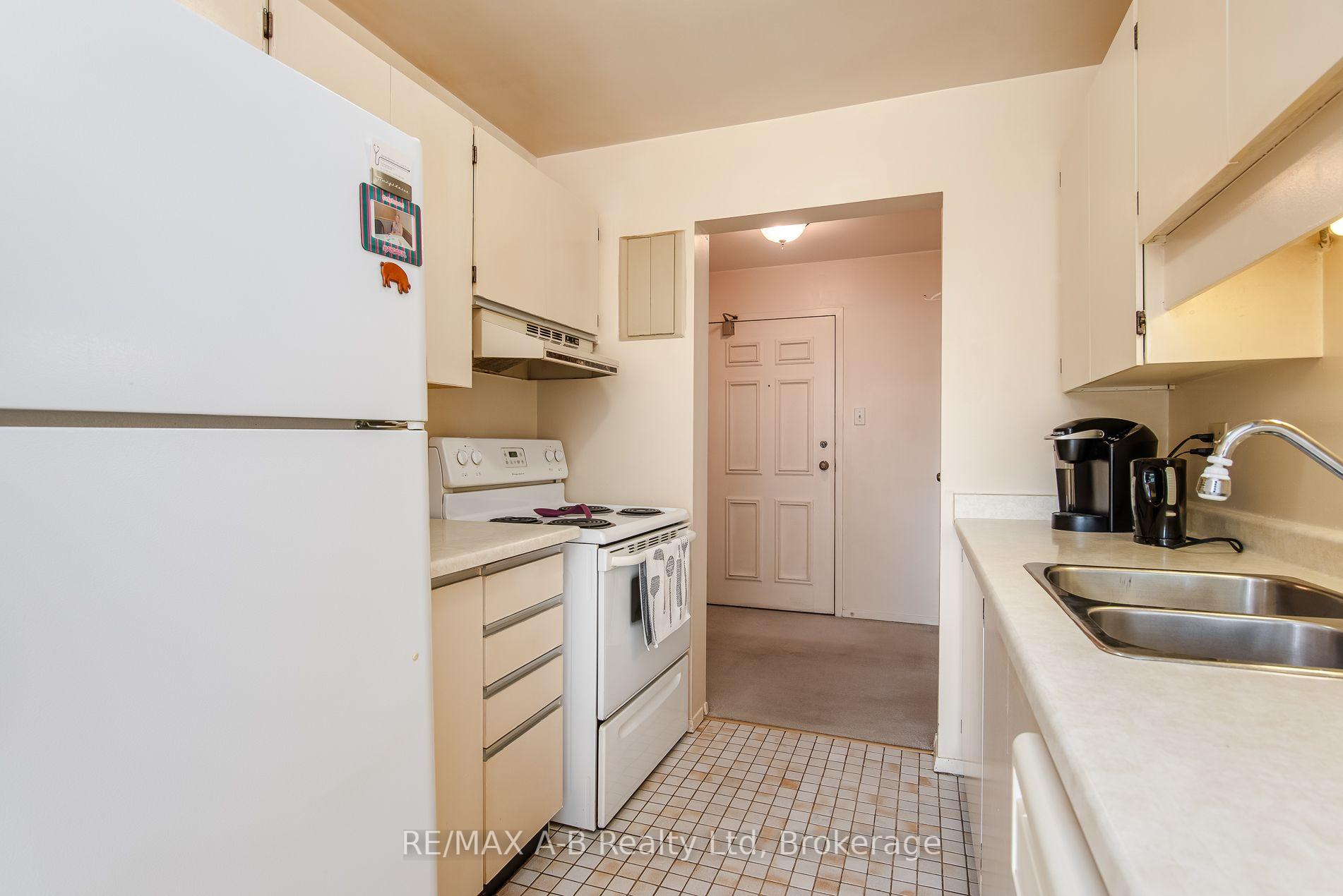 Photo 19 of Unit 407, 600 Grenfell Drive W, London, North C — HOMEH
