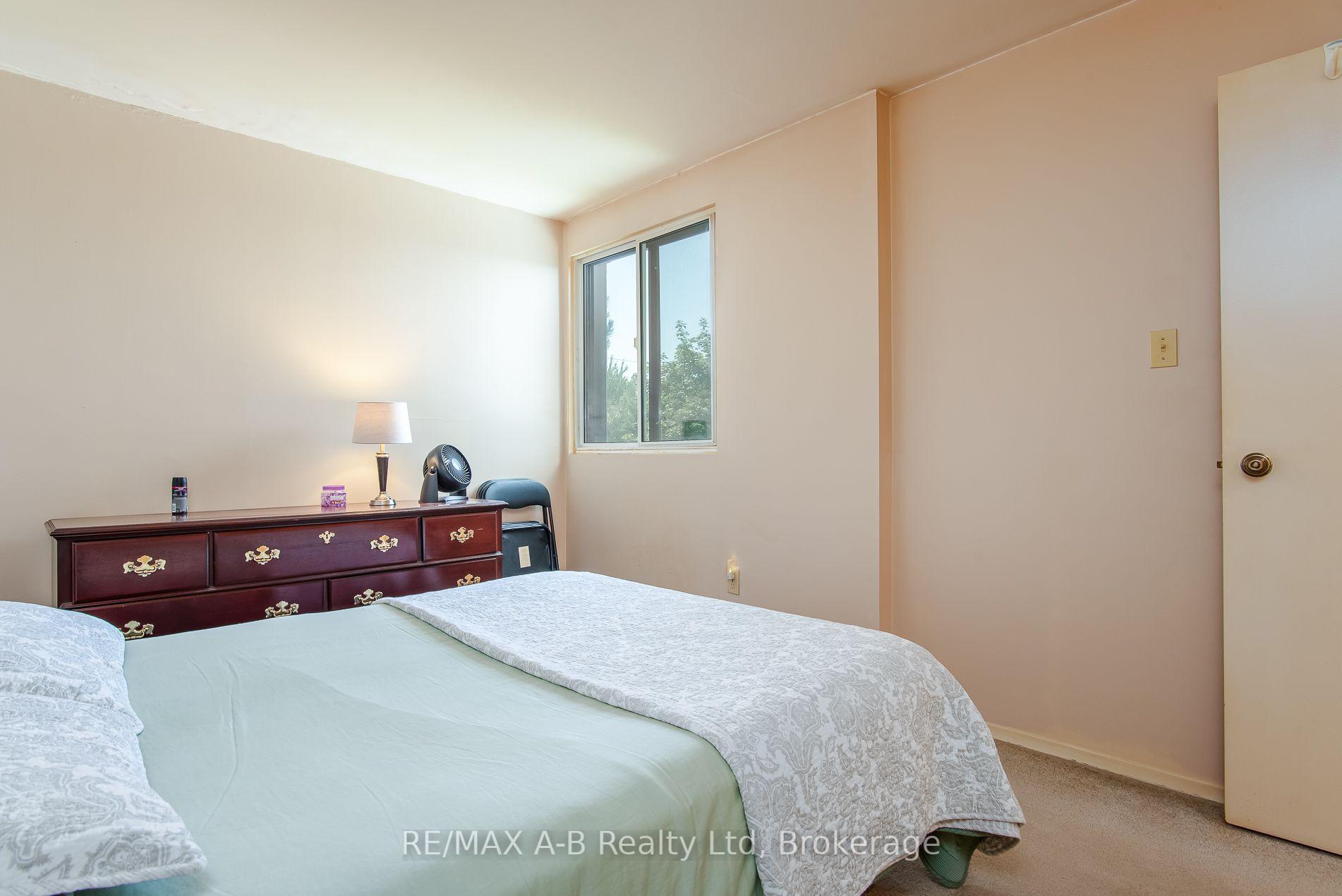 Photo 23 of Unit 407, 600 Grenfell Drive W, London, North C — HOMEH