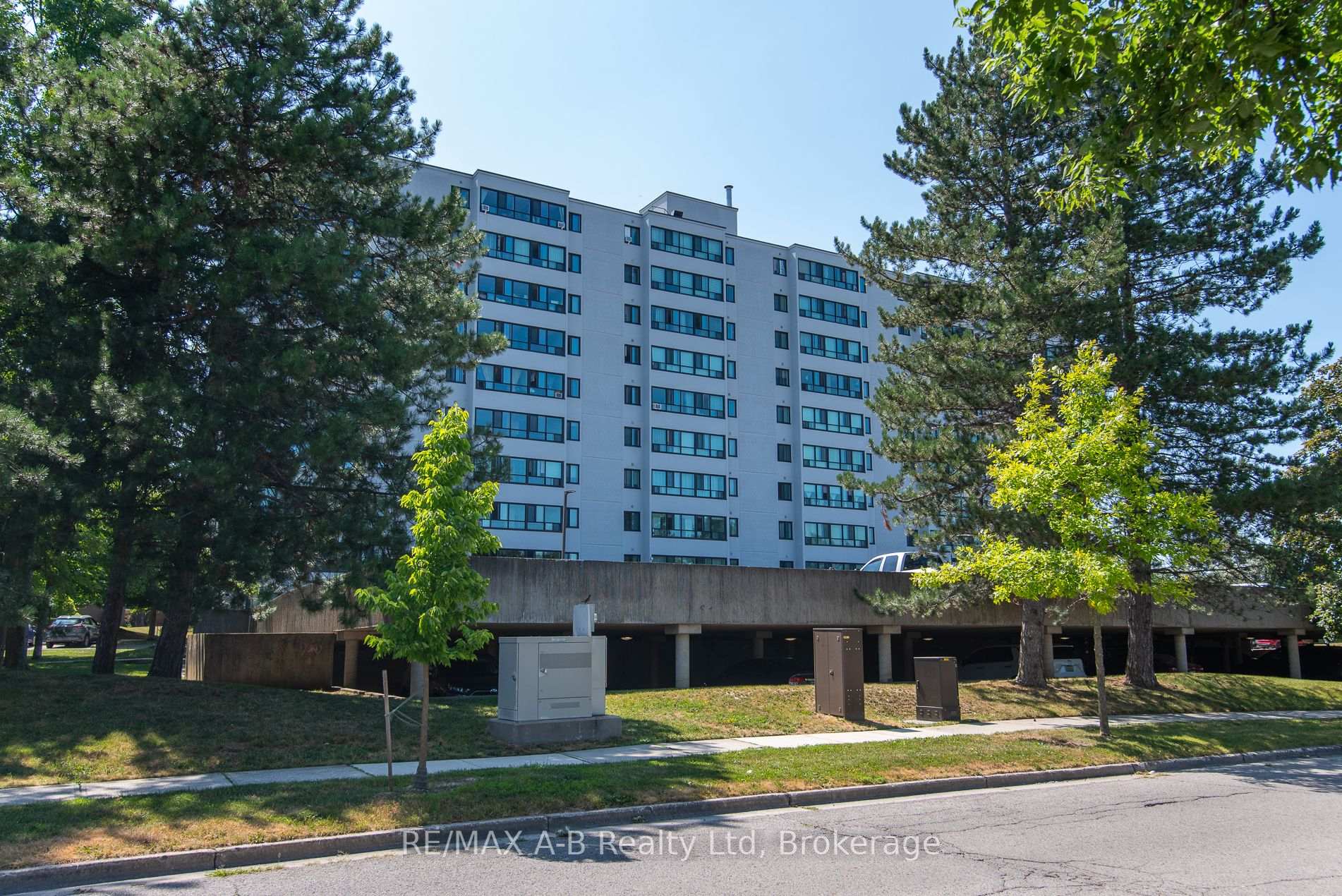 Photo 31 of Unit 407, 600 Grenfell Drive W, London, North C — HOMEH