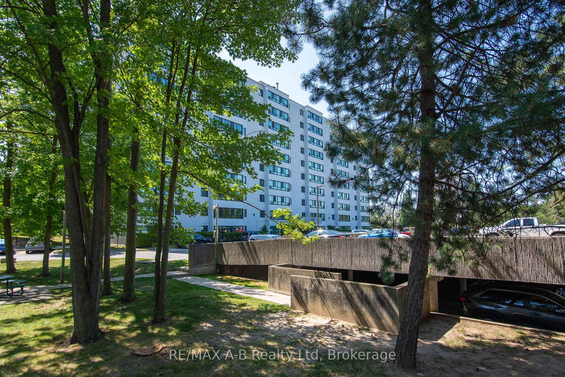 Photo 35 of Unit 407, 600 Grenfell Drive W, London, North C — HOMEH