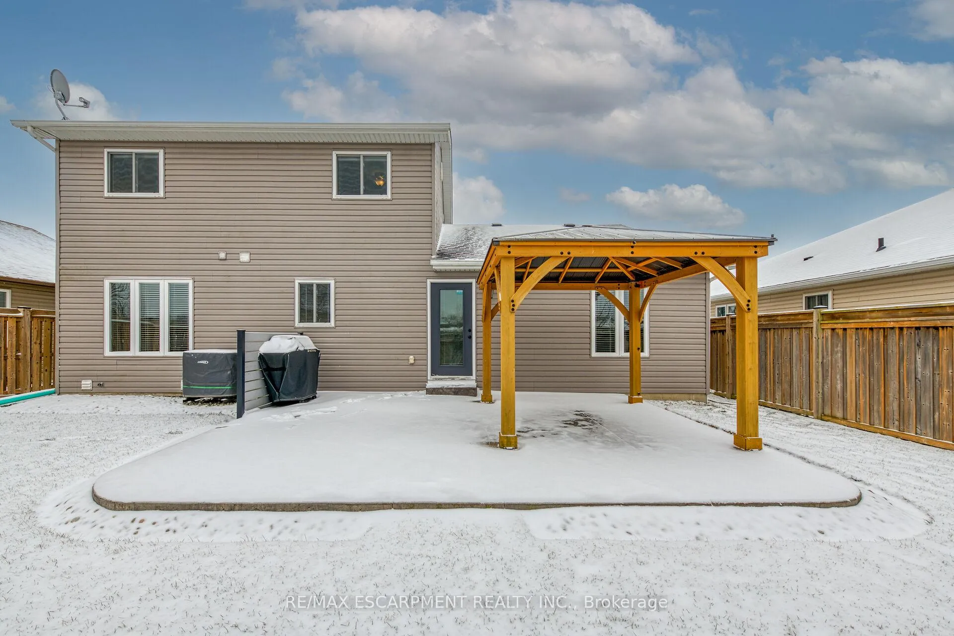 Photo 3 of 15 Bonnie Drive, Haldimand — HOMEH