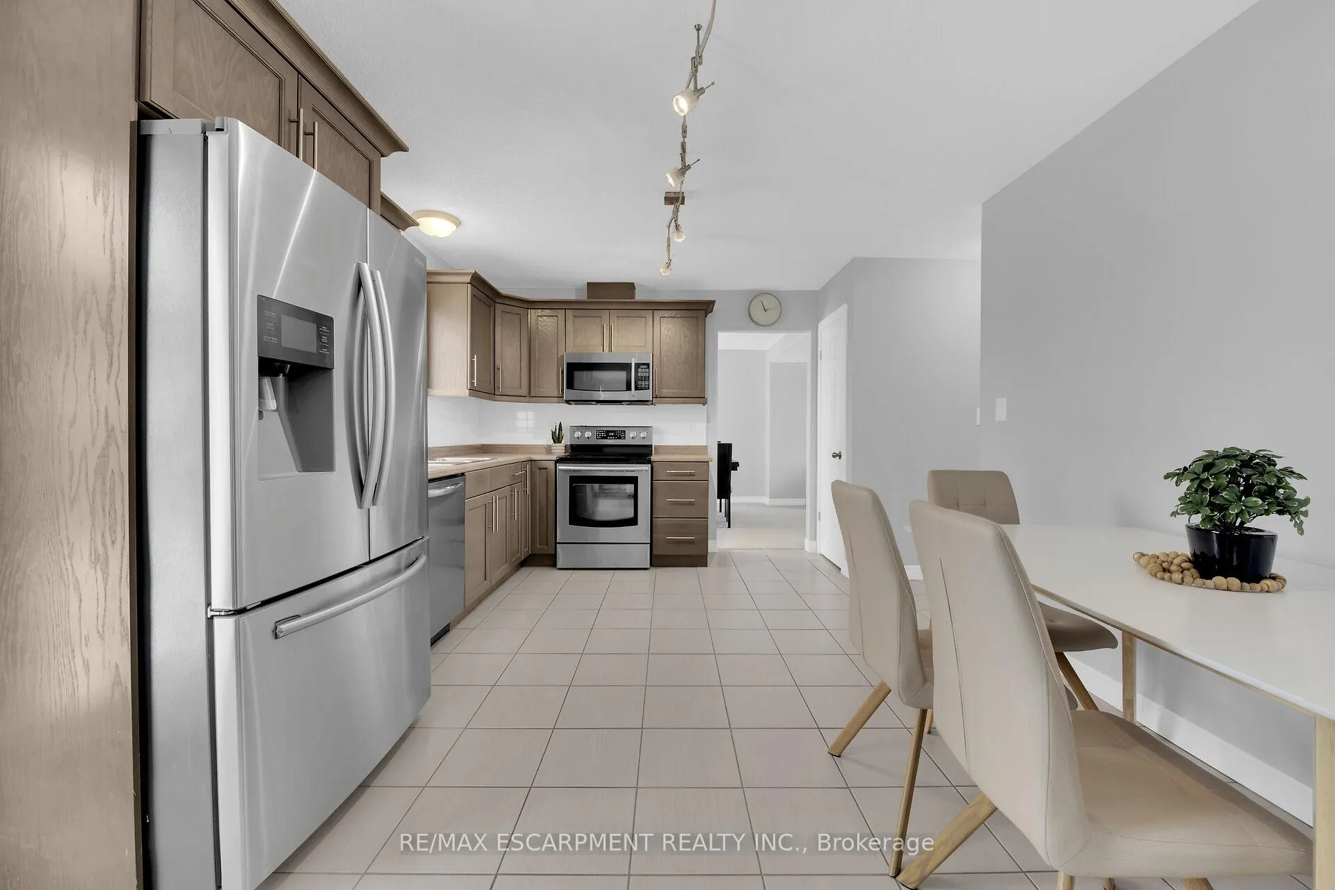 Photo 6 of 15 Bonnie Drive, Haldimand — HOMEH