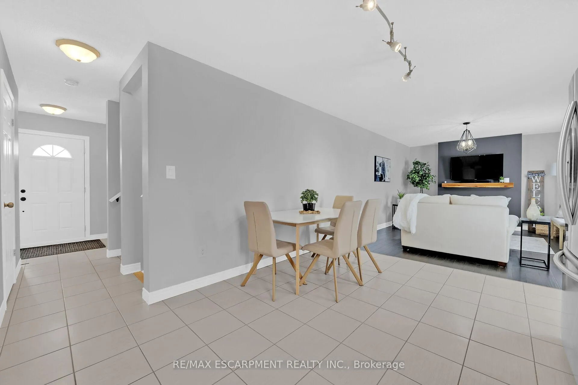 Photo 8 of 15 Bonnie Drive, Haldimand — HOMEH