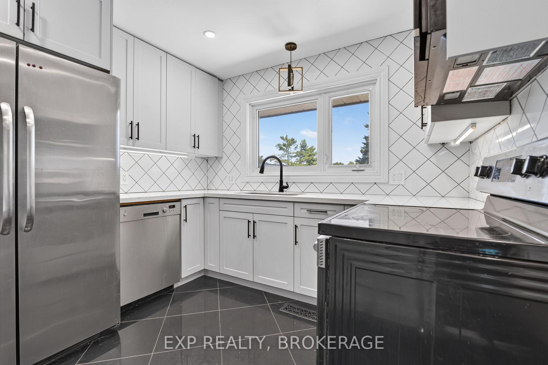 Photo 10 of 59 Fairfield Boulevard, Loyalist, Amherstview — HOMEH
