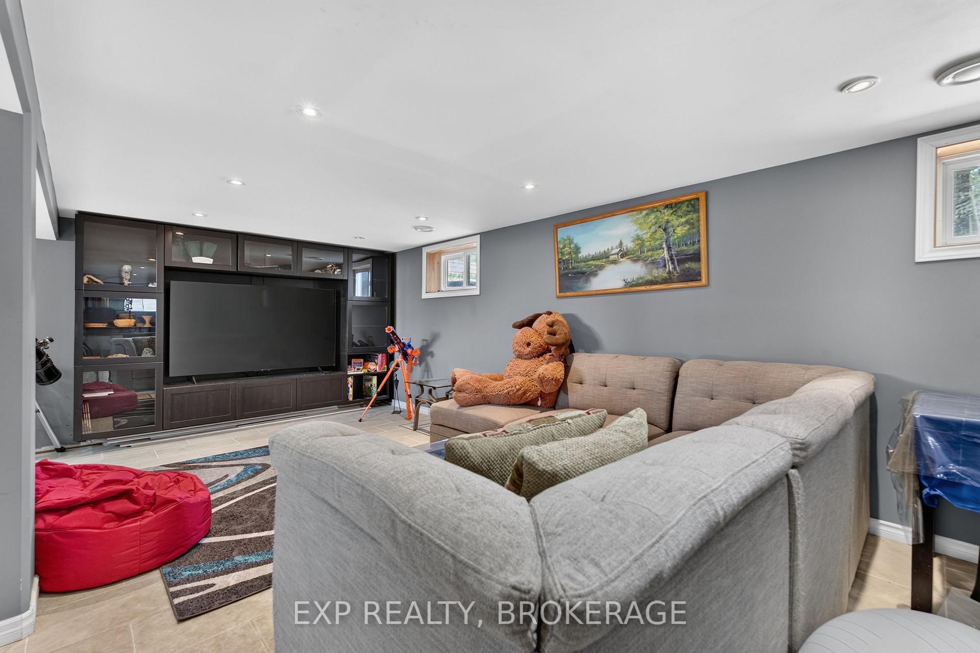 Photo 23 of 59 Fairfield Boulevard, Loyalist, Amherstview — HOMEH