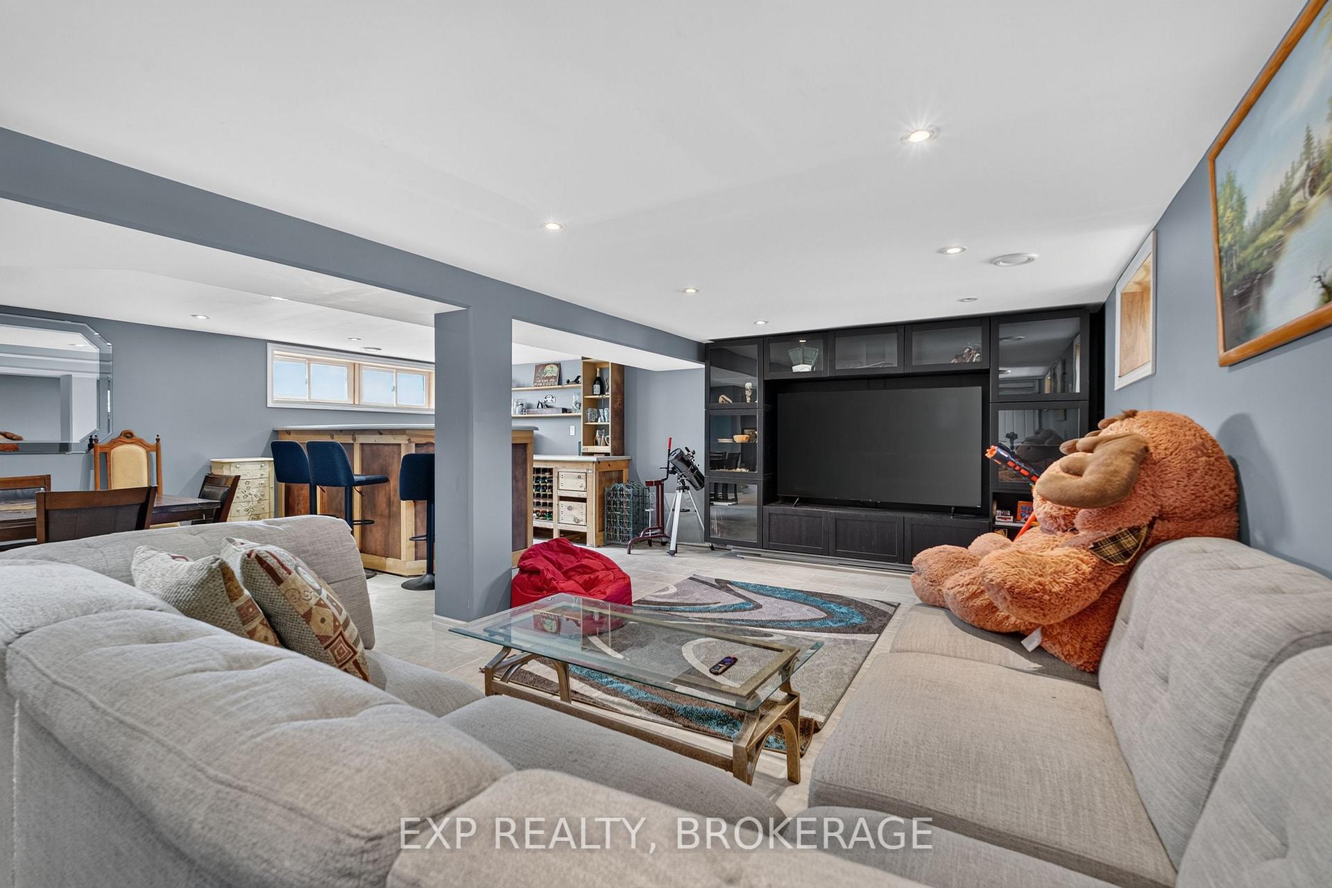 Photo 24 of 59 Fairfield Boulevard, Loyalist, Amherstview — HOMEH