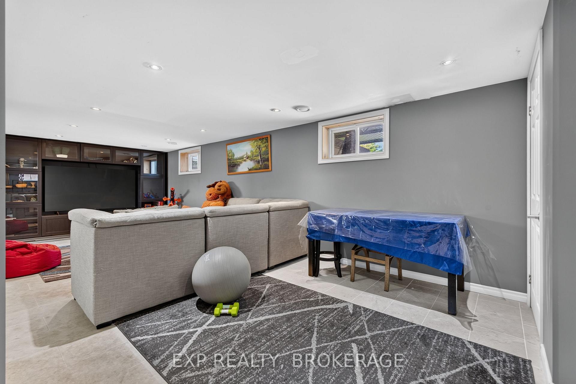 Photo 32 of 59 Fairfield Boulevard, Loyalist, Amherstview — HOMEH