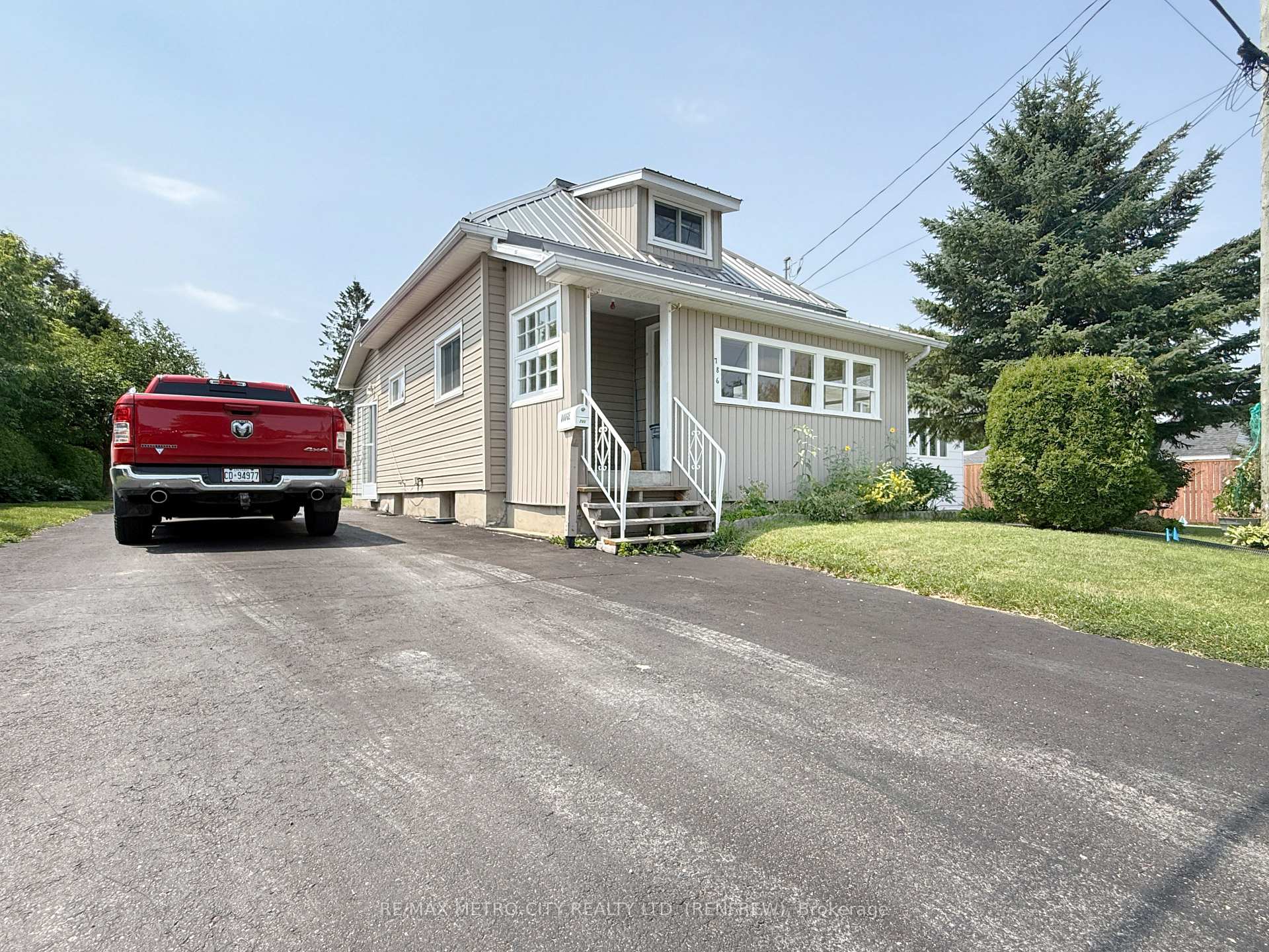 Photo 1 of 786 Seventh Street, Renfrew, Renfrew — HOMEH