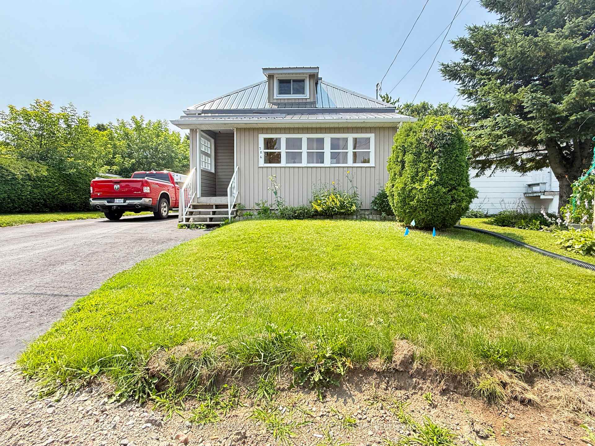 Photo 2 of 786 Seventh Street, Renfrew, Renfrew — HOMEH