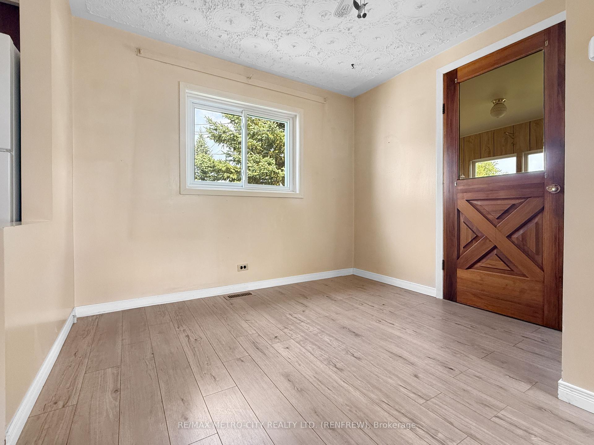 Photo 6 of 786 Seventh Street, Renfrew, Renfrew — HOMEH