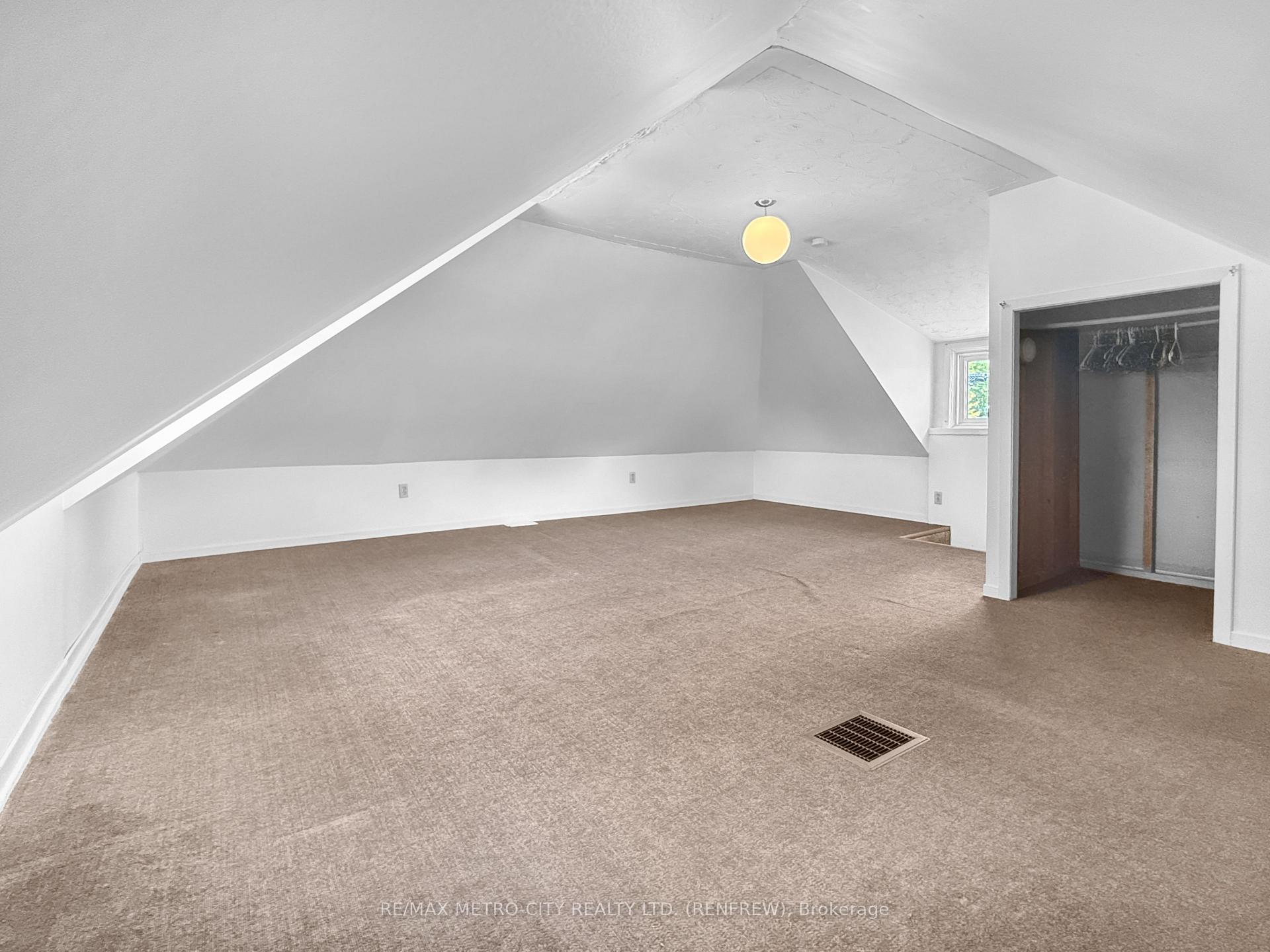 Photo 7 of 786 Seventh Street, Renfrew, Renfrew — HOMEH
