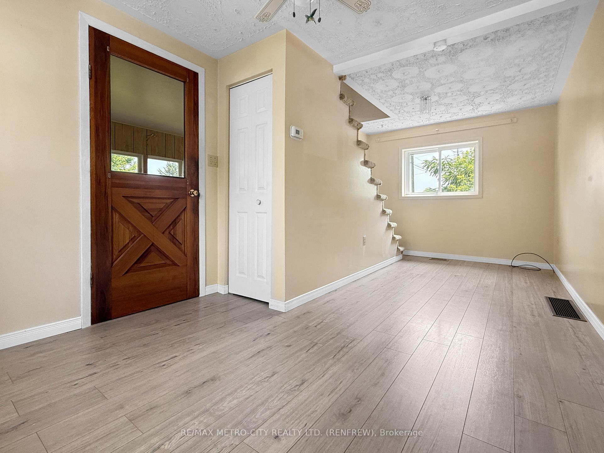 Photo 10 of 786 Seventh Street, Renfrew, Renfrew — HOMEH