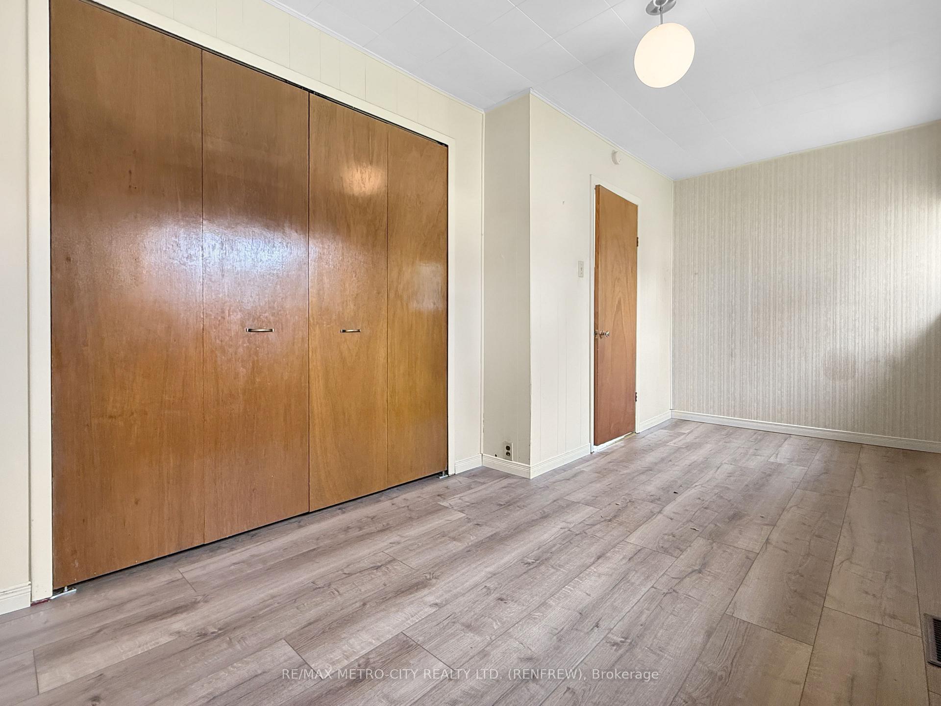 Photo 11 of 786 Seventh Street, Renfrew, Renfrew — HOMEH