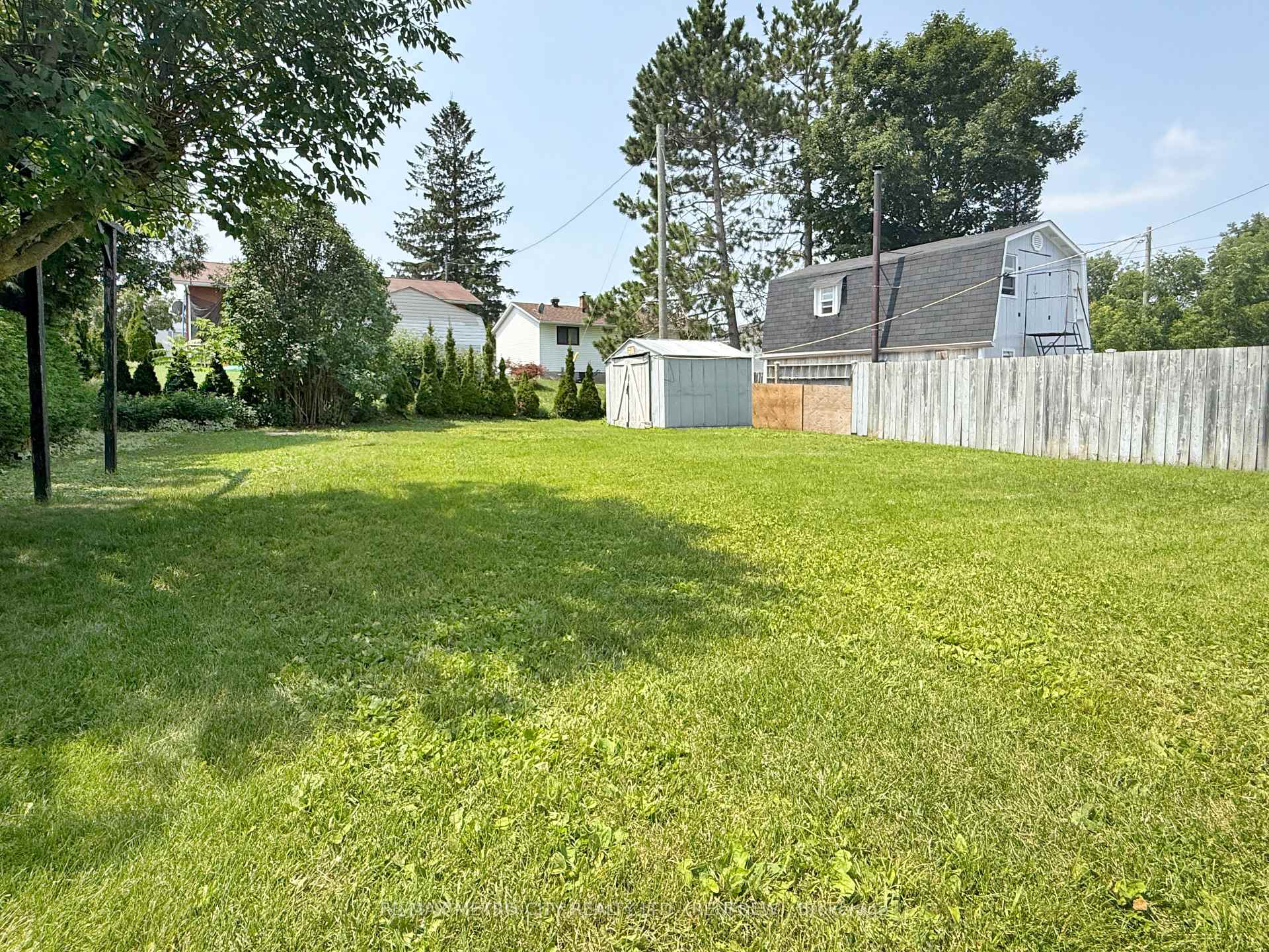 Photo 16 of 786 Seventh Street, Renfrew, Renfrew — HOMEH