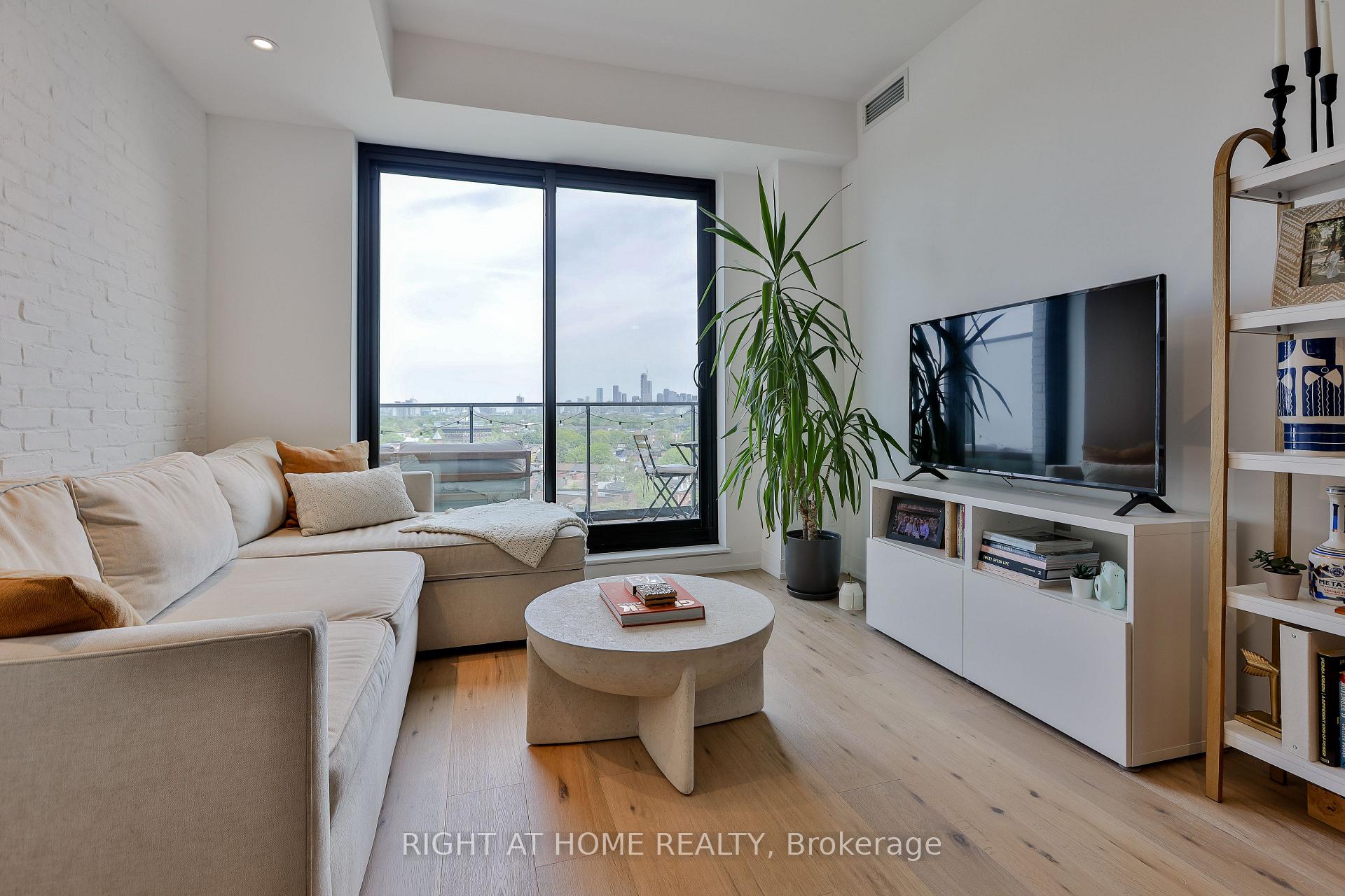 Photo 2 of Unit 1007, 200 Sudbury Street, Toronto, Little Portugal — HOMEH